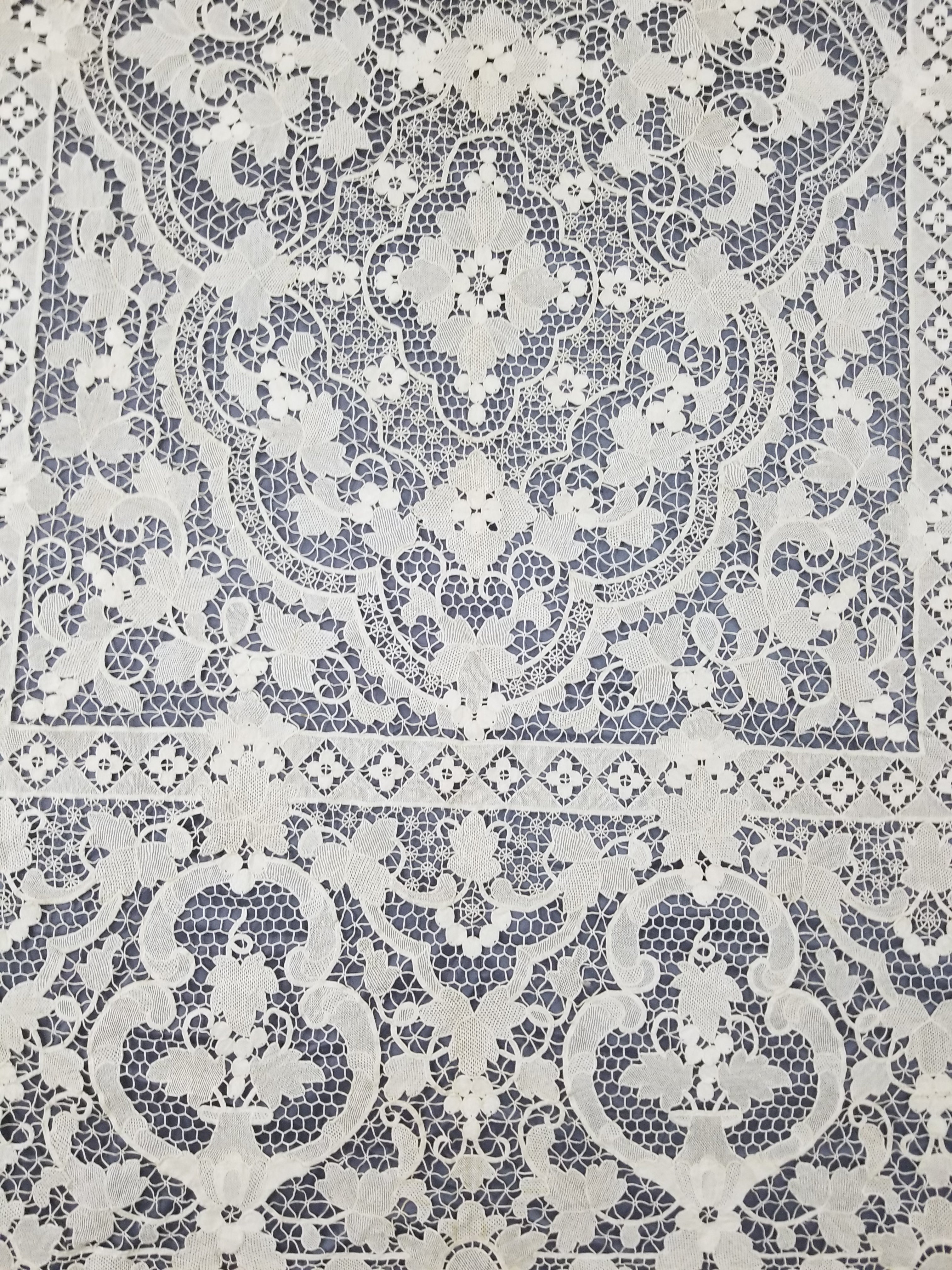 Vintage Italian Point De Venise Needle Lace Tablecloth 256x225cm