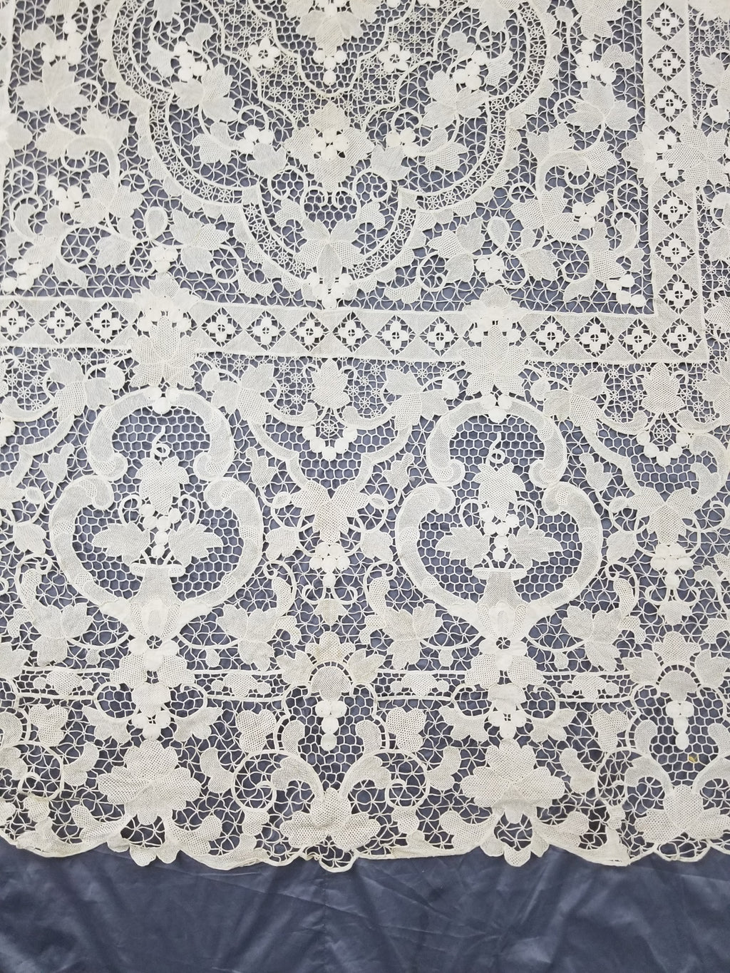 Vintage Italian Point De Venise Needle Lace Tablecloth 256x225cm