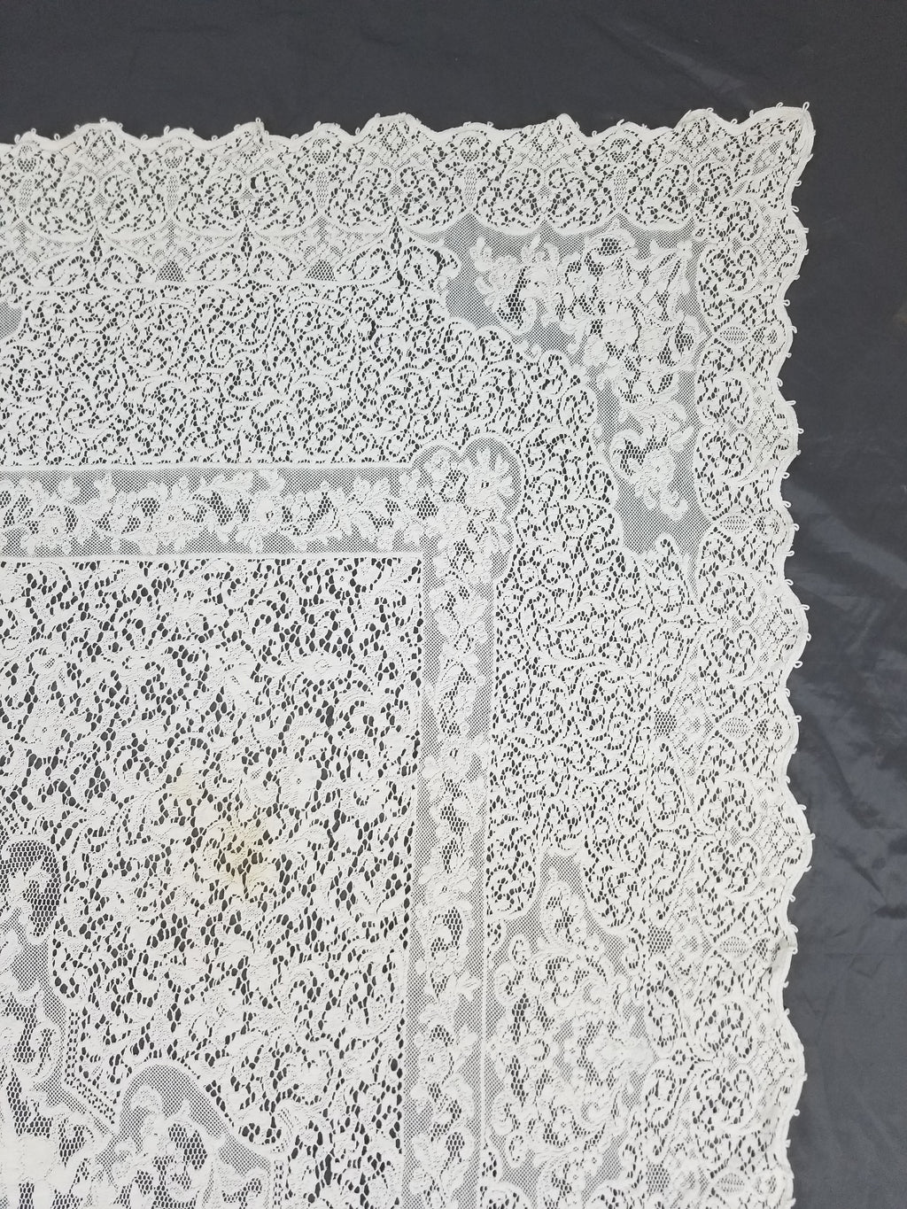 Vintage European Floral & Cherub Brussels Lace Tablecloth 250x50cm