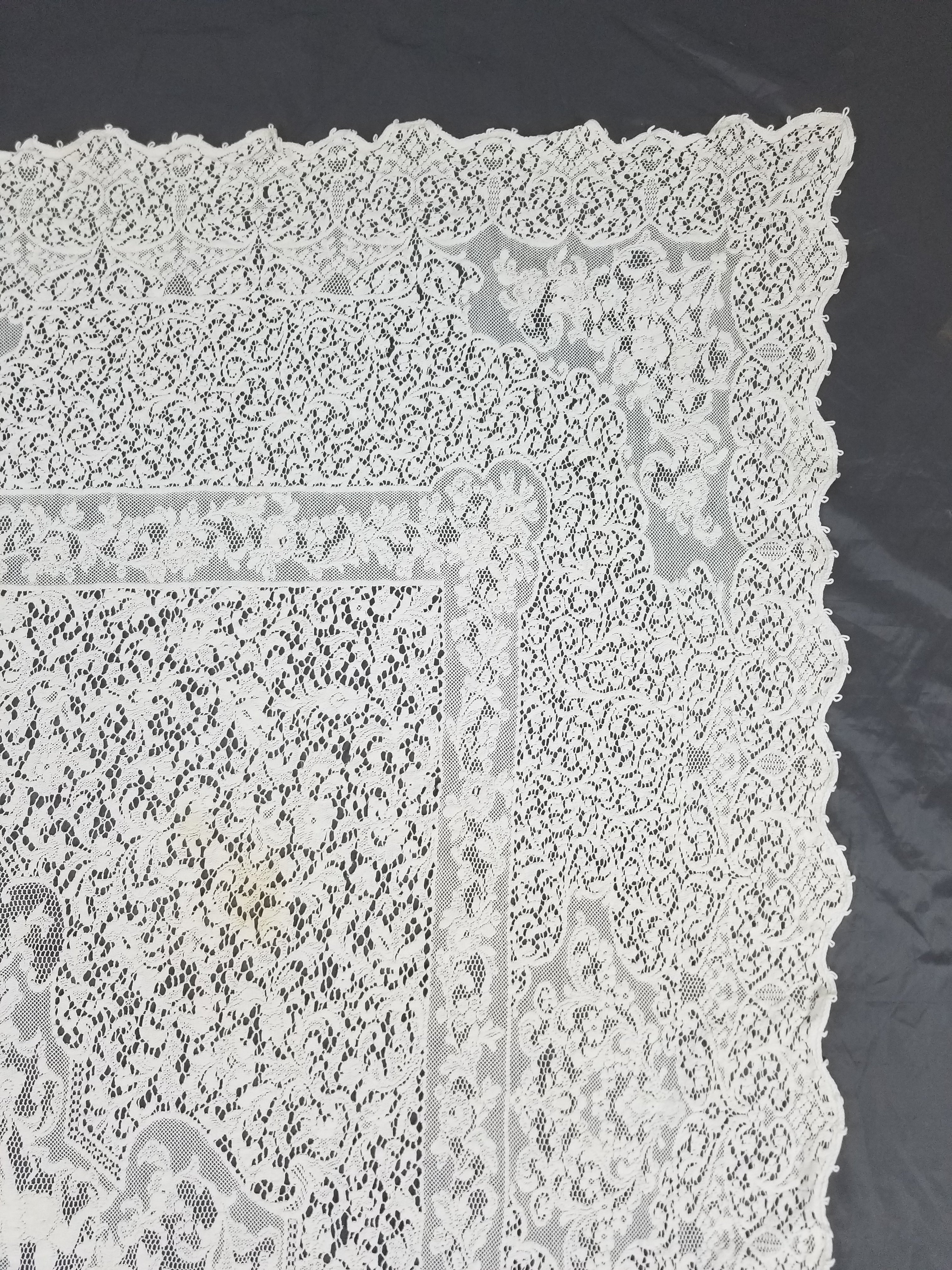 Vintage European Floral & Cherub Brussels Lace Tablecloth 250x50cm