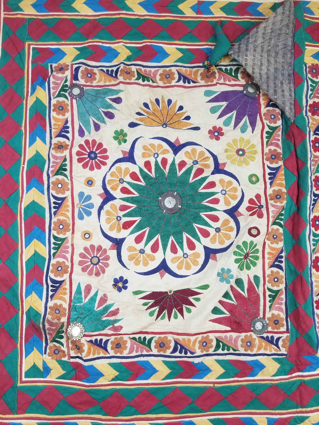 Vintage Indian Kutch Floral Embroidered Mirrorwork Textile Shawl 180x84cm