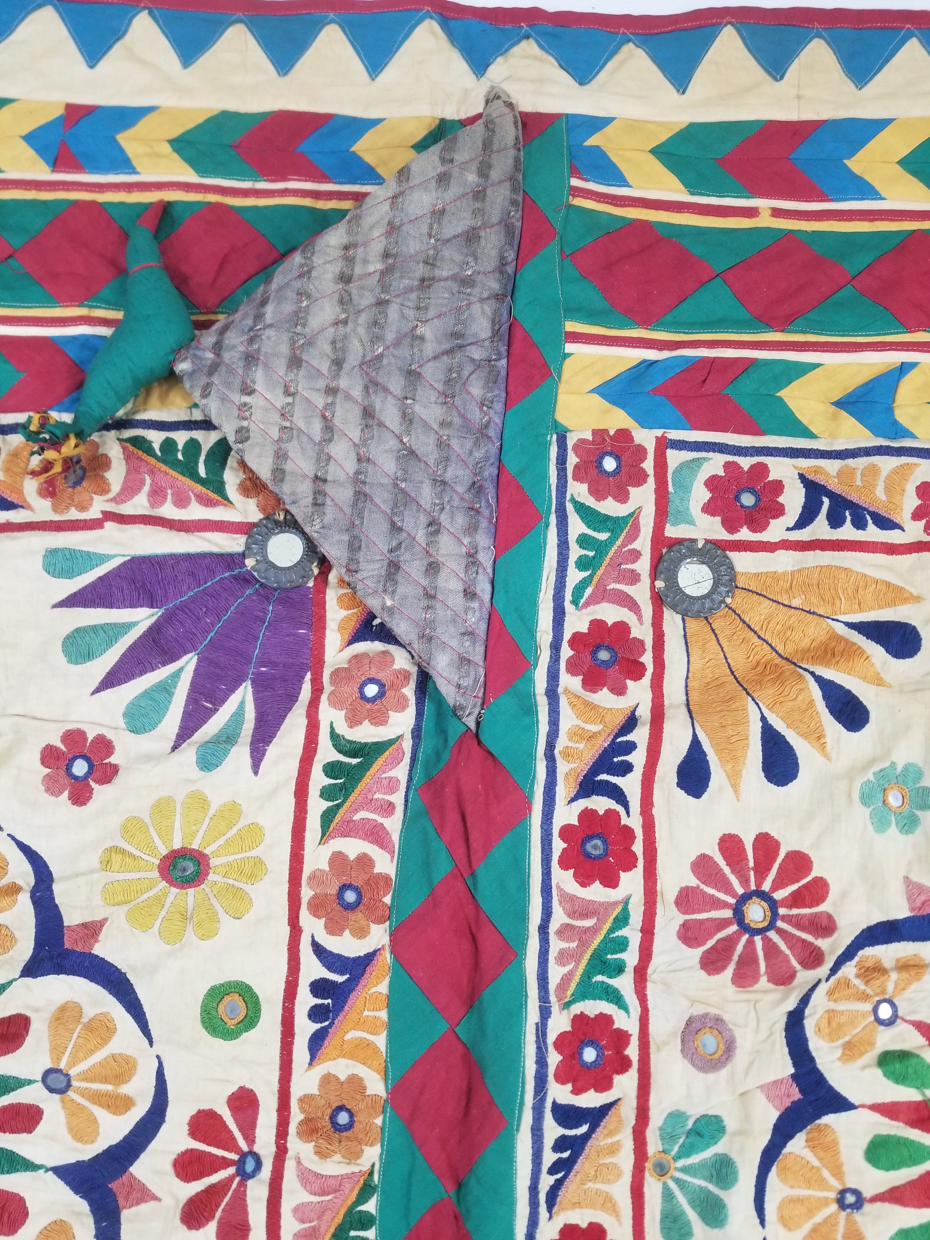 Vintage Indian Kutch Floral Embroidered Mirrorwork Textile Shawl 180x84cm