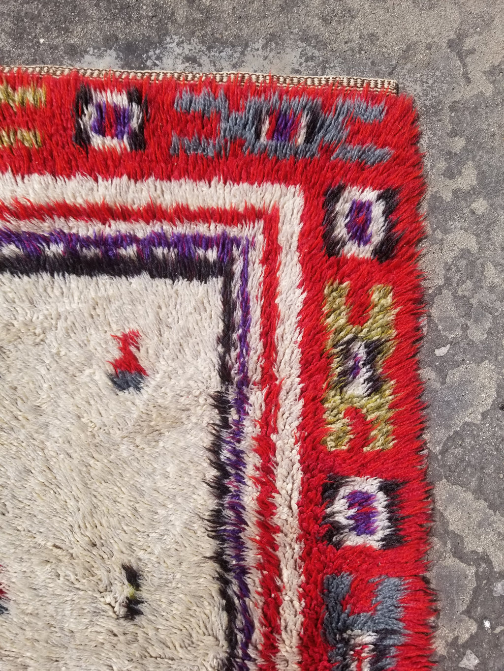 Vintage Traditional Handwoven Moroccan Azilal Wool Shaggy Rug 149x68cm
