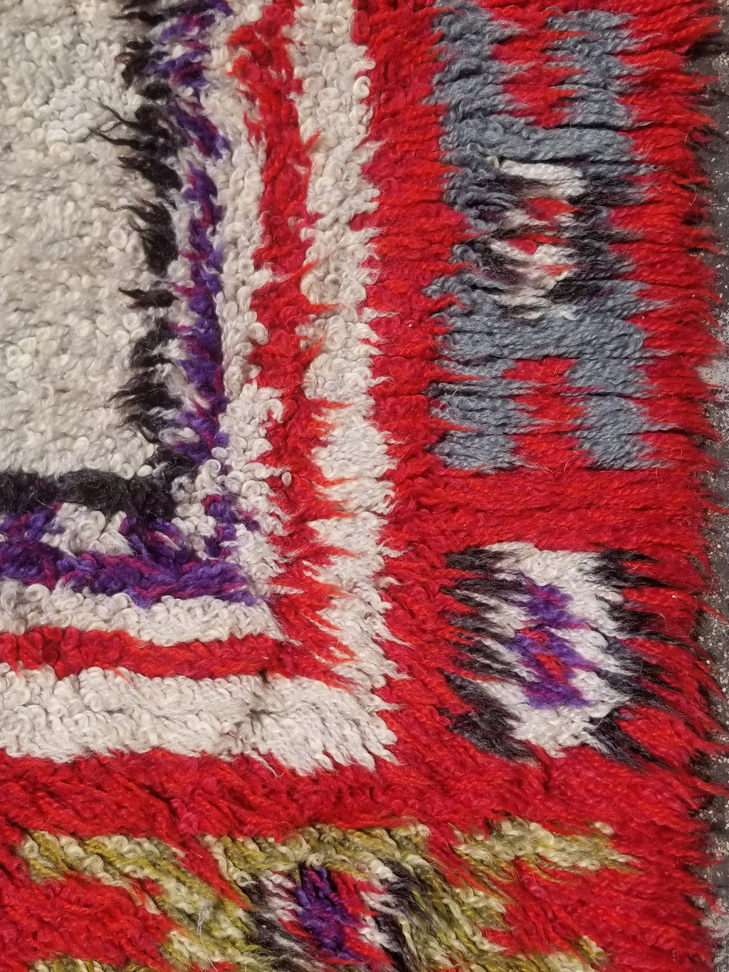Vintage Traditional Handwoven Moroccan Azilal Wool Shaggy Rug 149x68cm