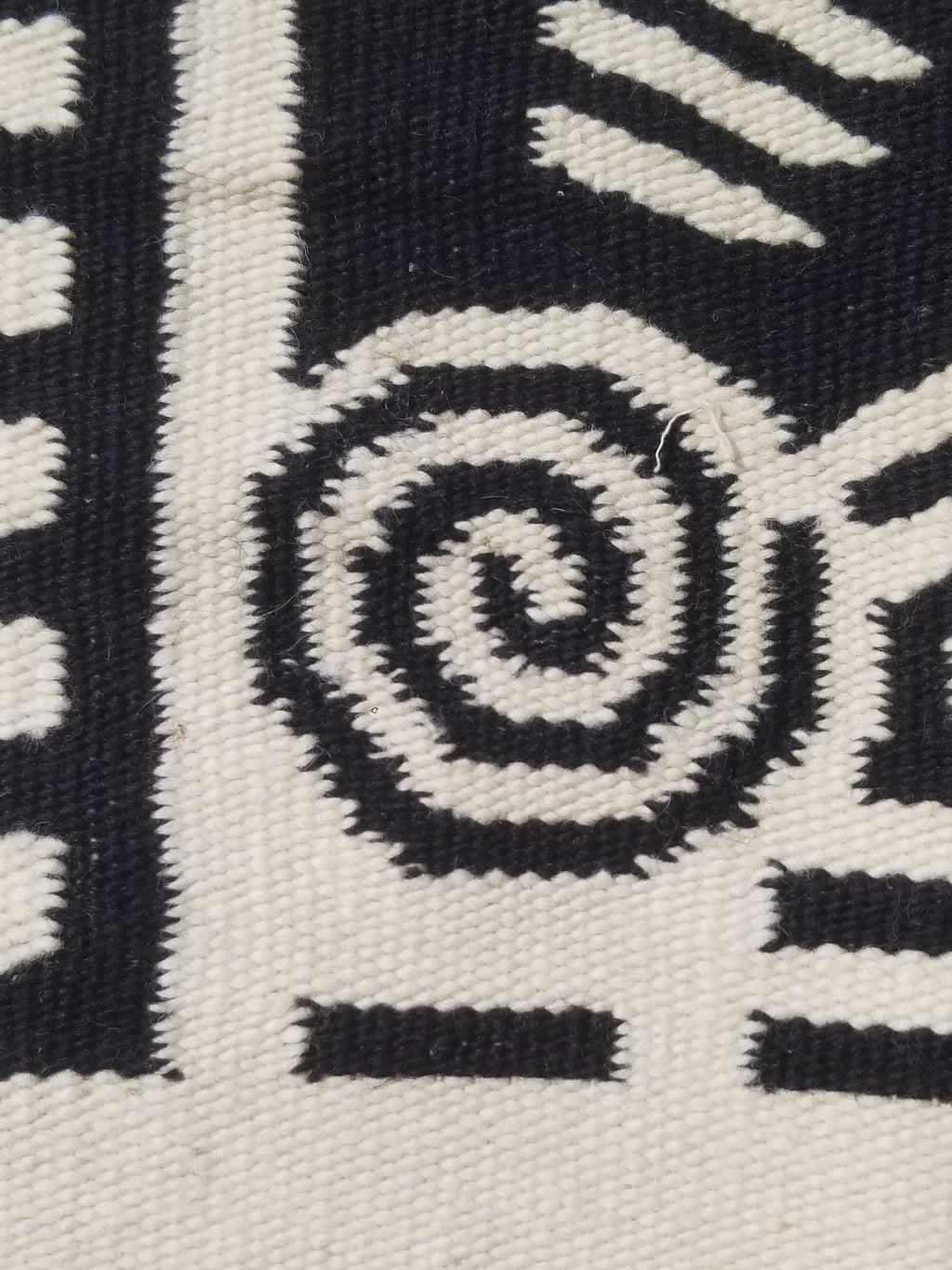 Vintage Tradiitonal Handwoven Mexican Zapotec Wool Beige & Black Kilim 189x88cm