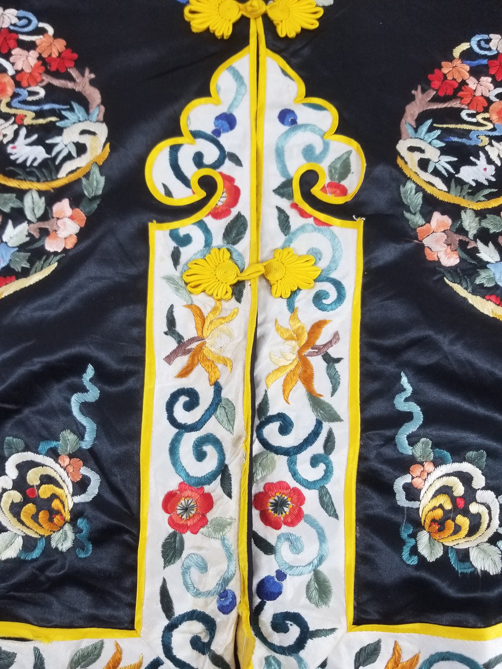 Vintage Chinese Hand Embroidered Floral & Figural Silk Jacket