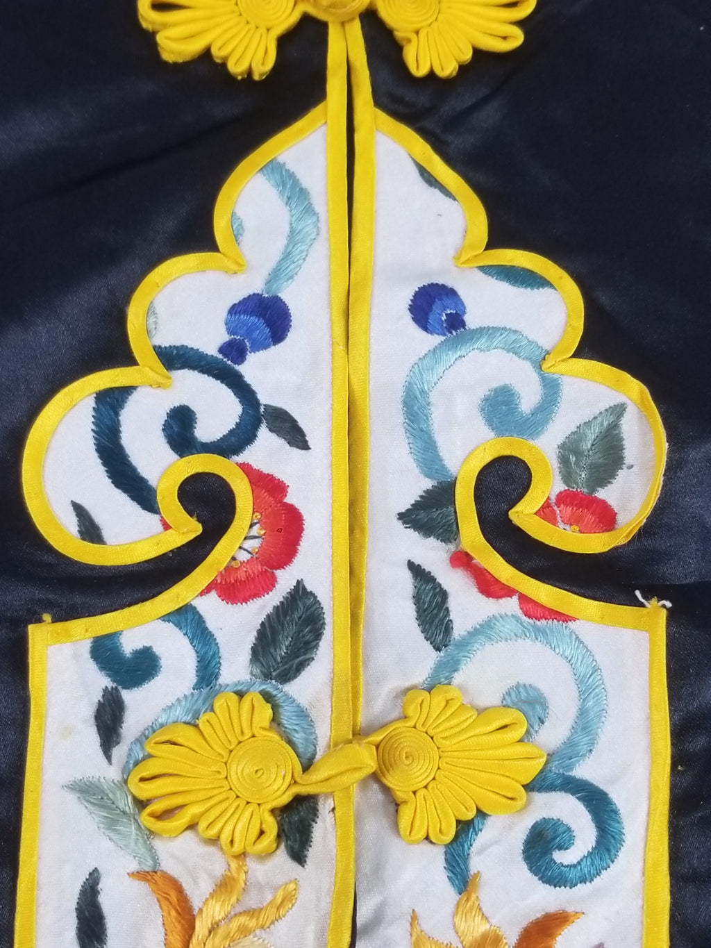 Vintage Chinese Hand Embroidered Floral & Figural Silk Jacket