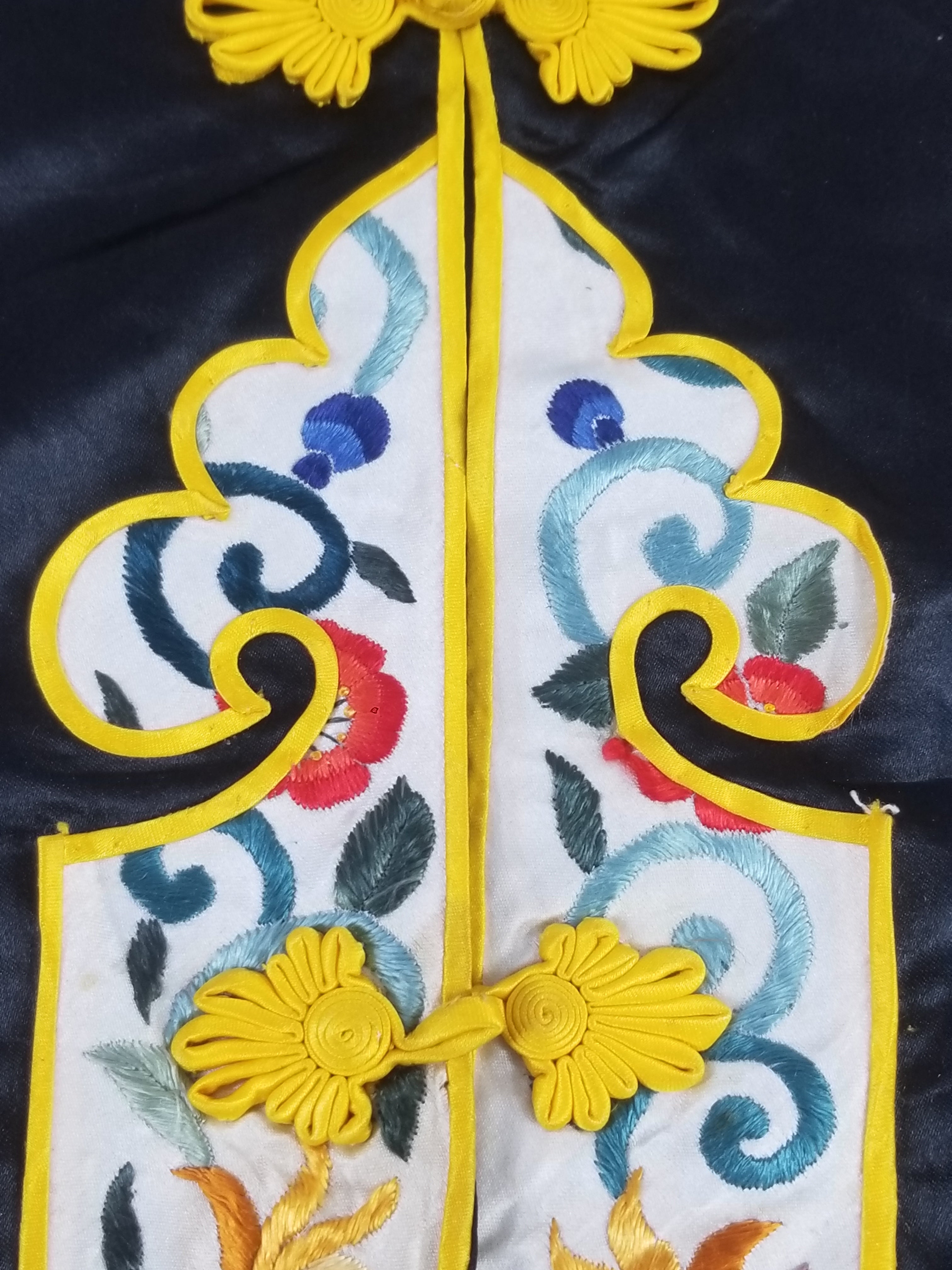 Vintage Chinese Hand Embroidered Floral & Figural Silk Jacket