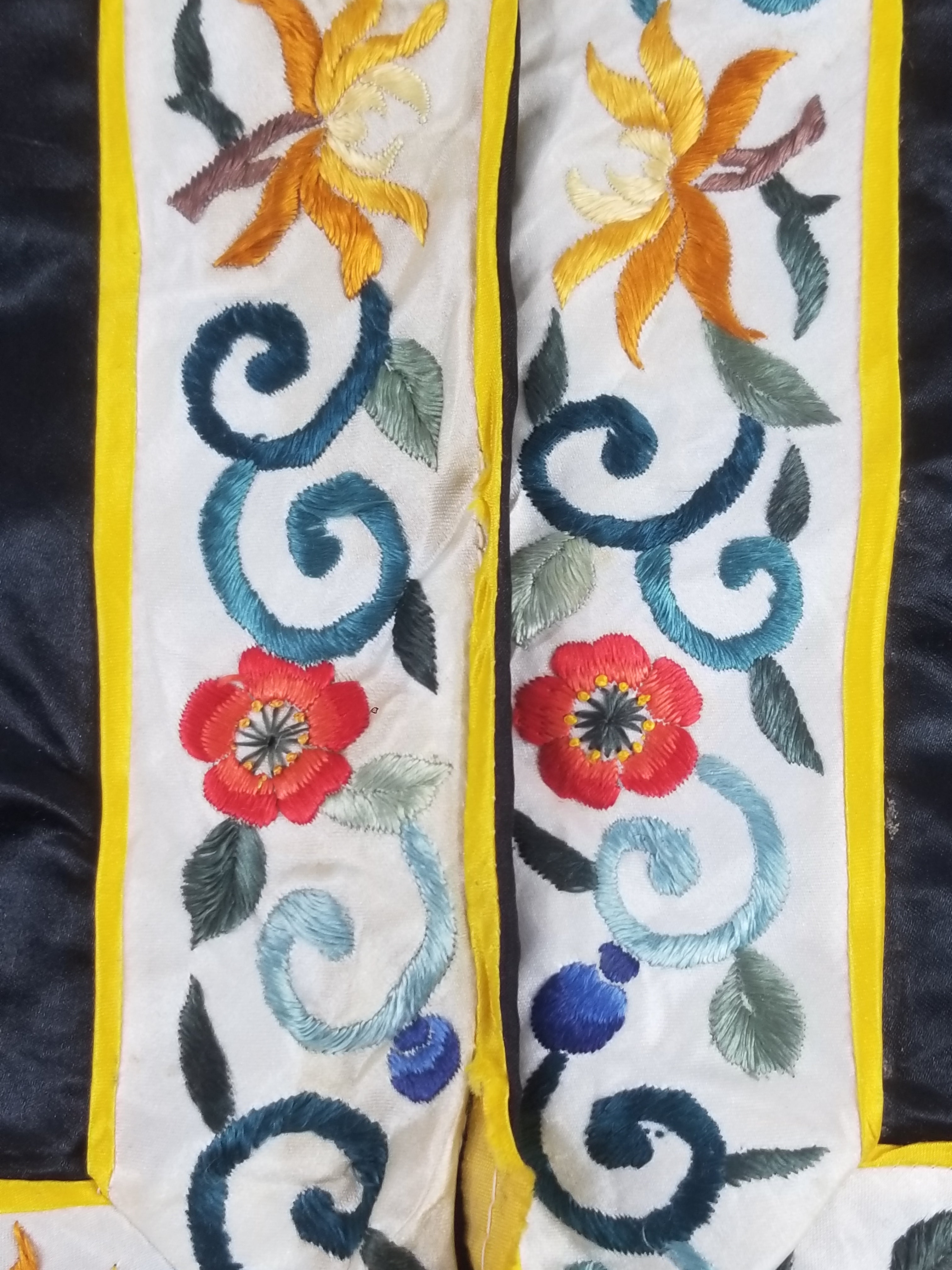 Vintage Chinese Hand Embroidered Floral & Figural Silk Jacket