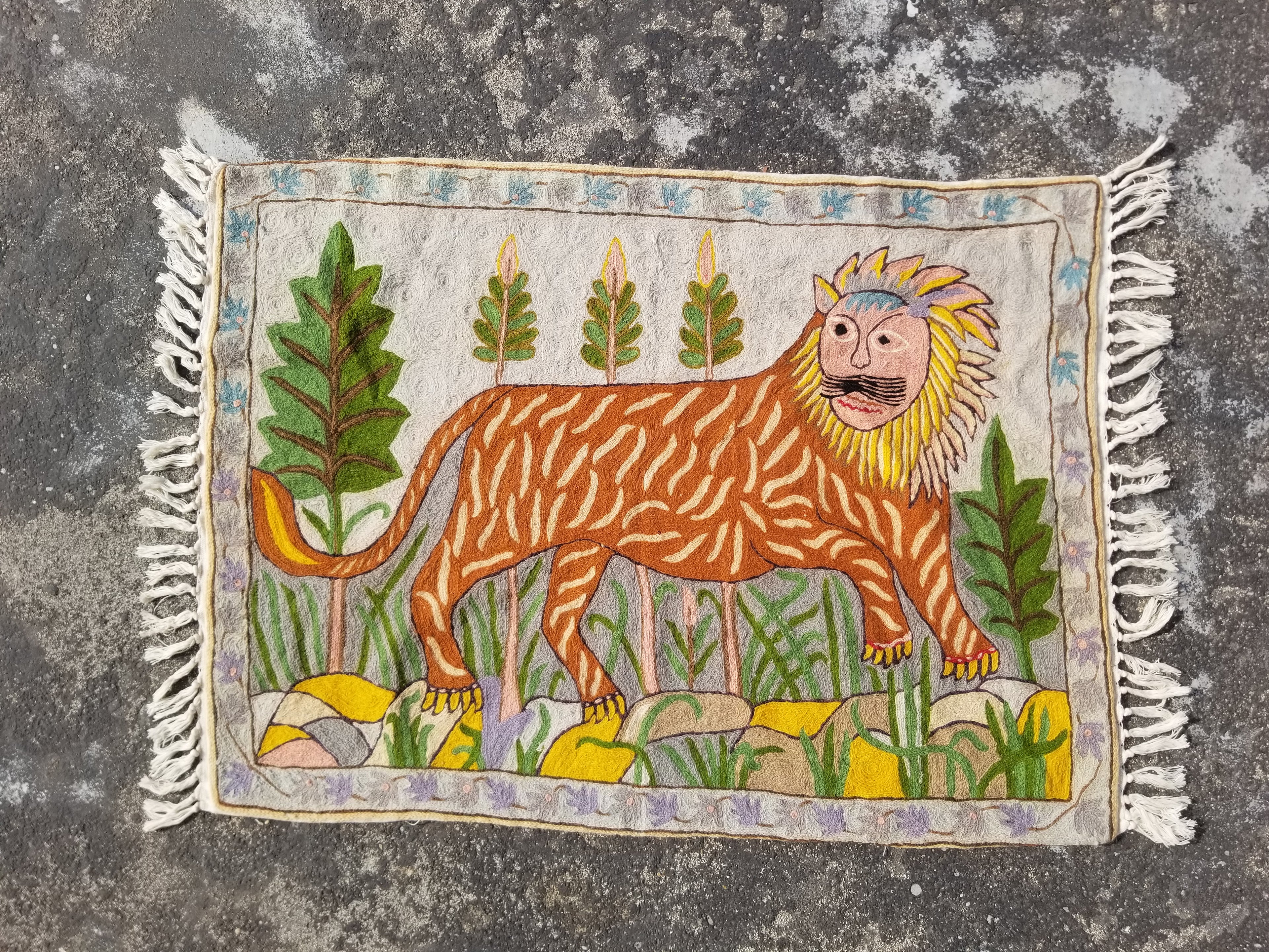 Vintage Traditional Kashmiri Chain Stitch Lion Motif Wool Multicolor Rug 86x84cm