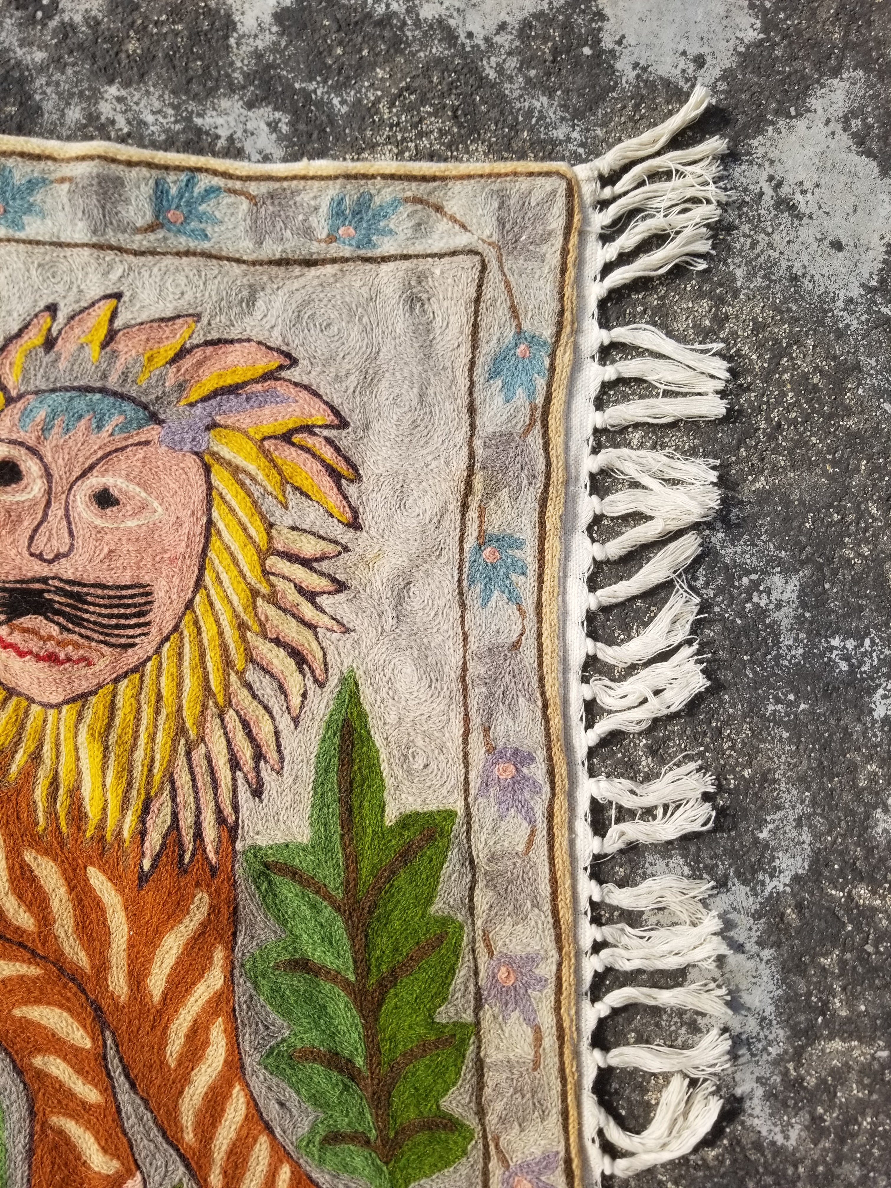 Vintage Traditional Kashmiri Chain Stitch Lion Motif Wool Multicolor Rug 86x84cm