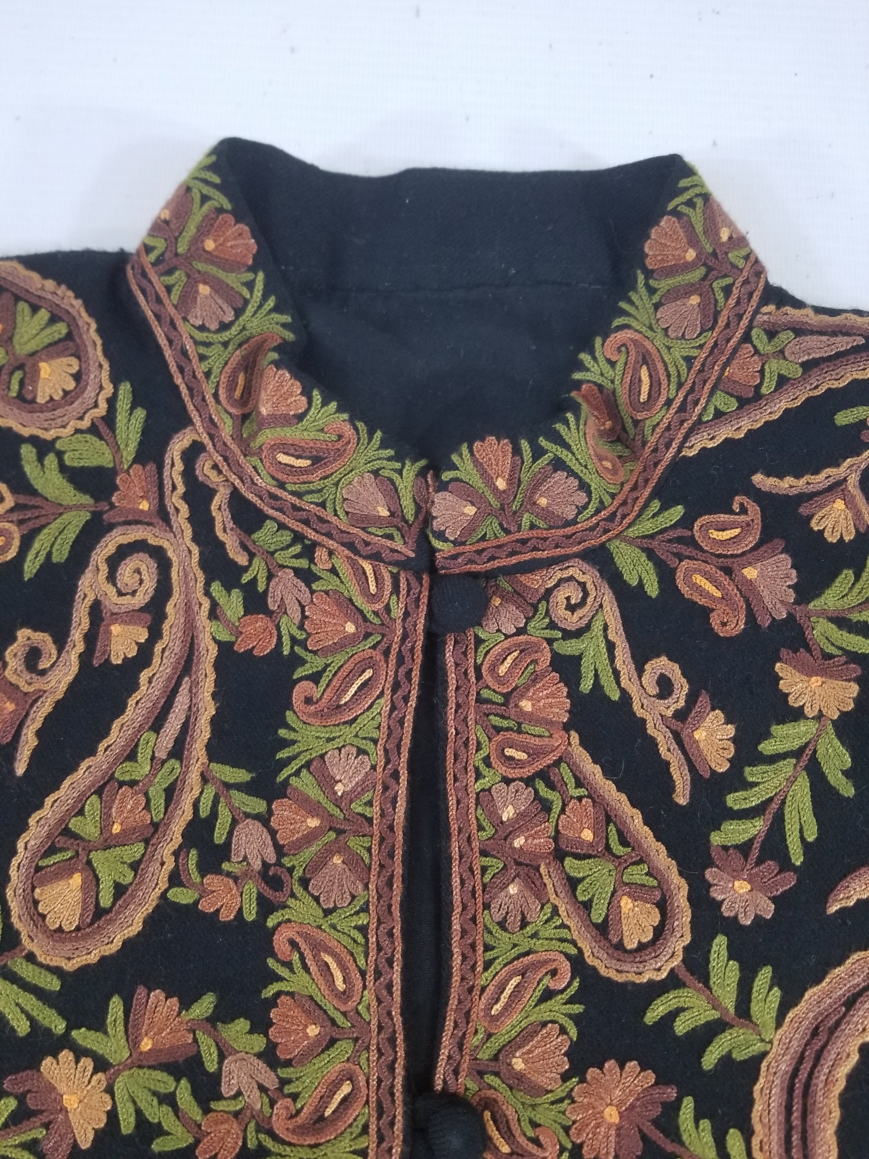 Vintage Traditional Kashmiri Crewel Embroidered Paisley Wool Jacket