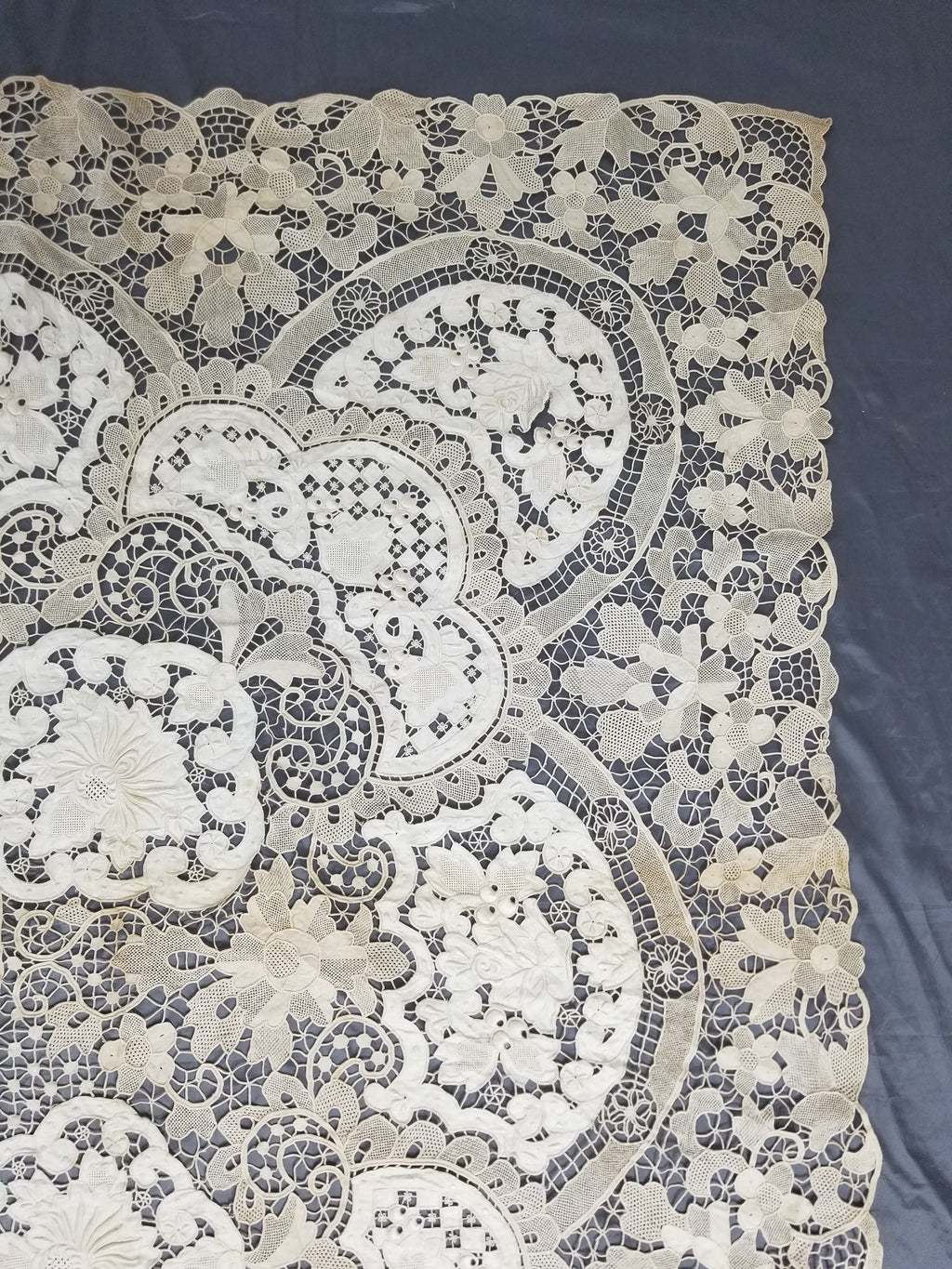 Vintage French Point de Venise Needlelace Tablecloth 262x217cm