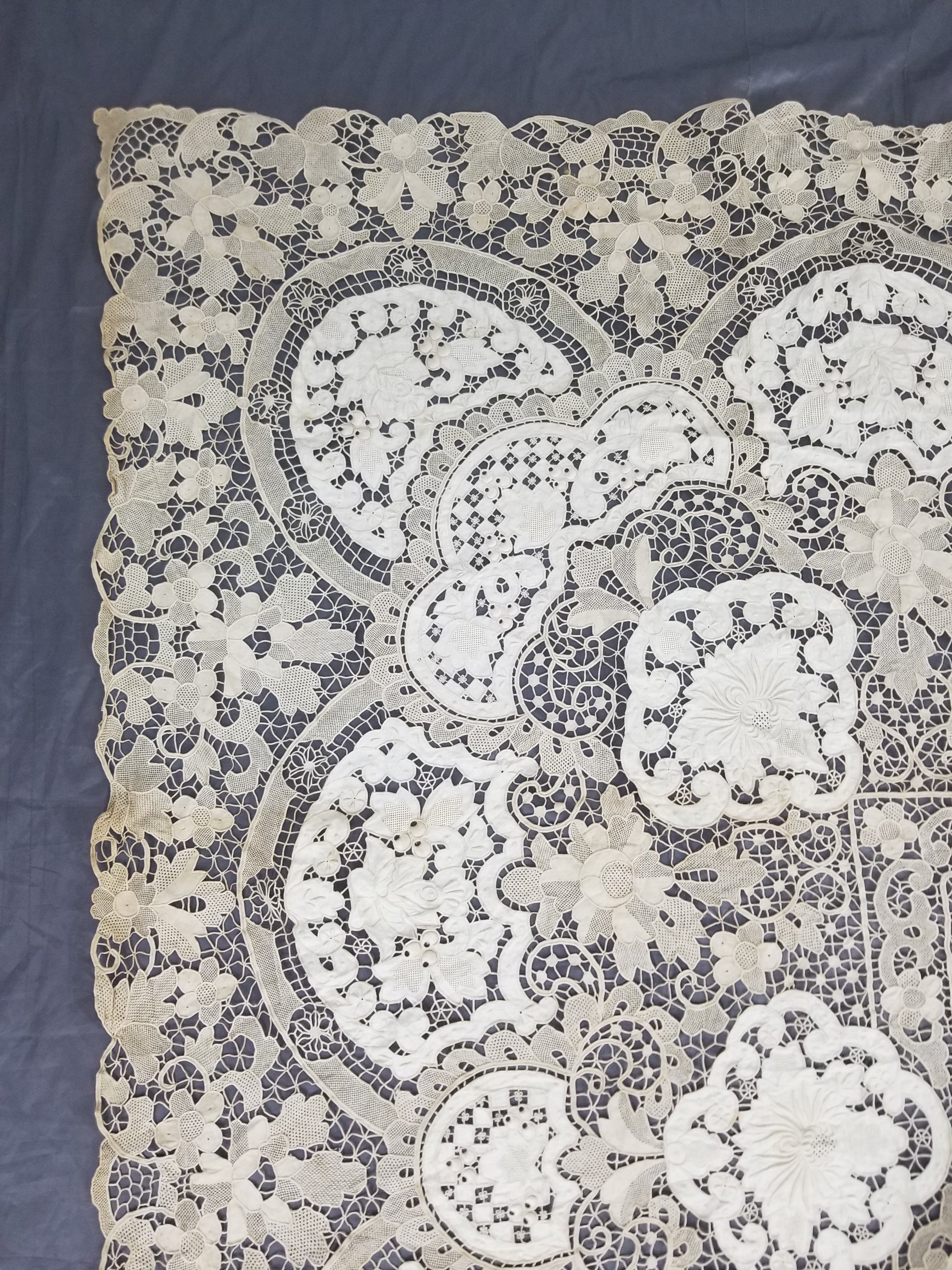 Vintage French Point de Venise Needlelace Tablecloth 262x217cm