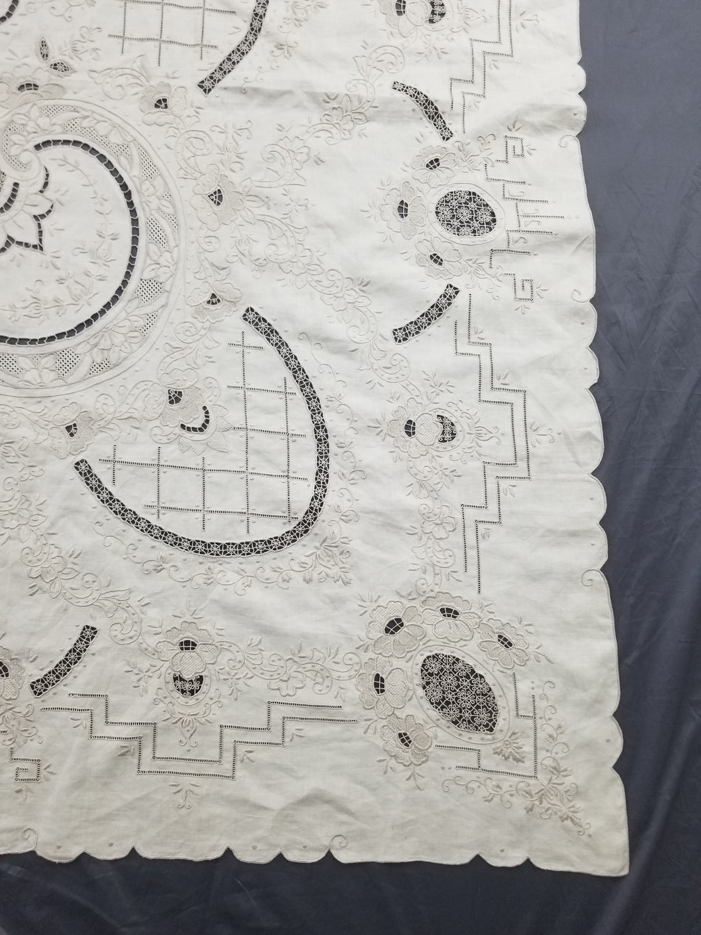 Vintage European Madeira Style Hand Embroidered Cutwork Tablecloth 306x170cm