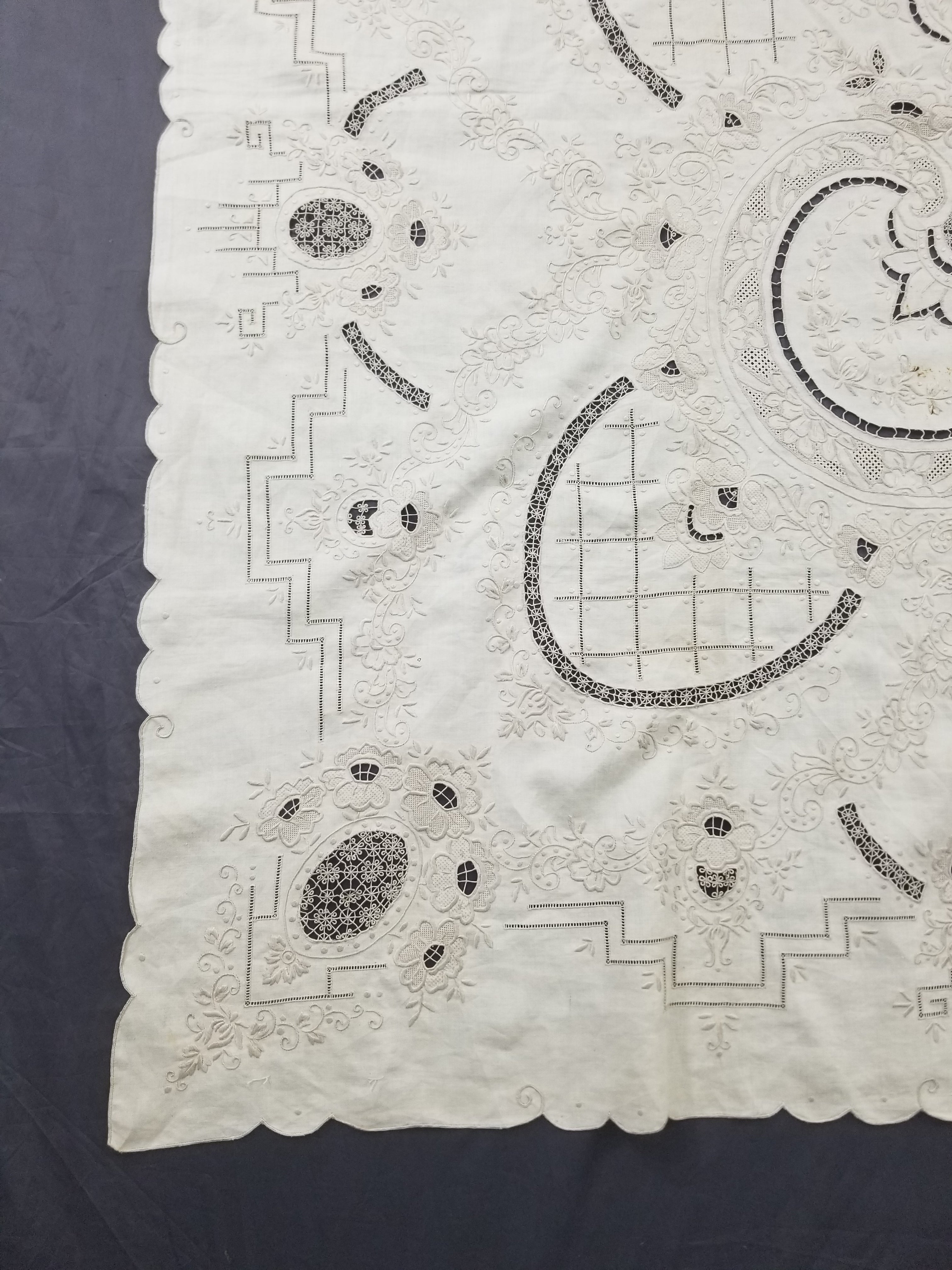 Vintage European Madeira Style Hand Embroidered Cutwork Tablecloth 306x170cm