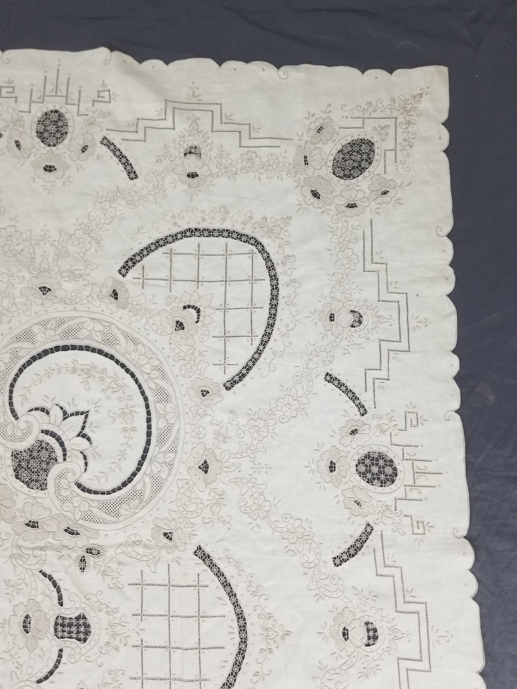 Vintage European Madeira Style Hand Embroidered Cutwork Tablecloth 306x170cm