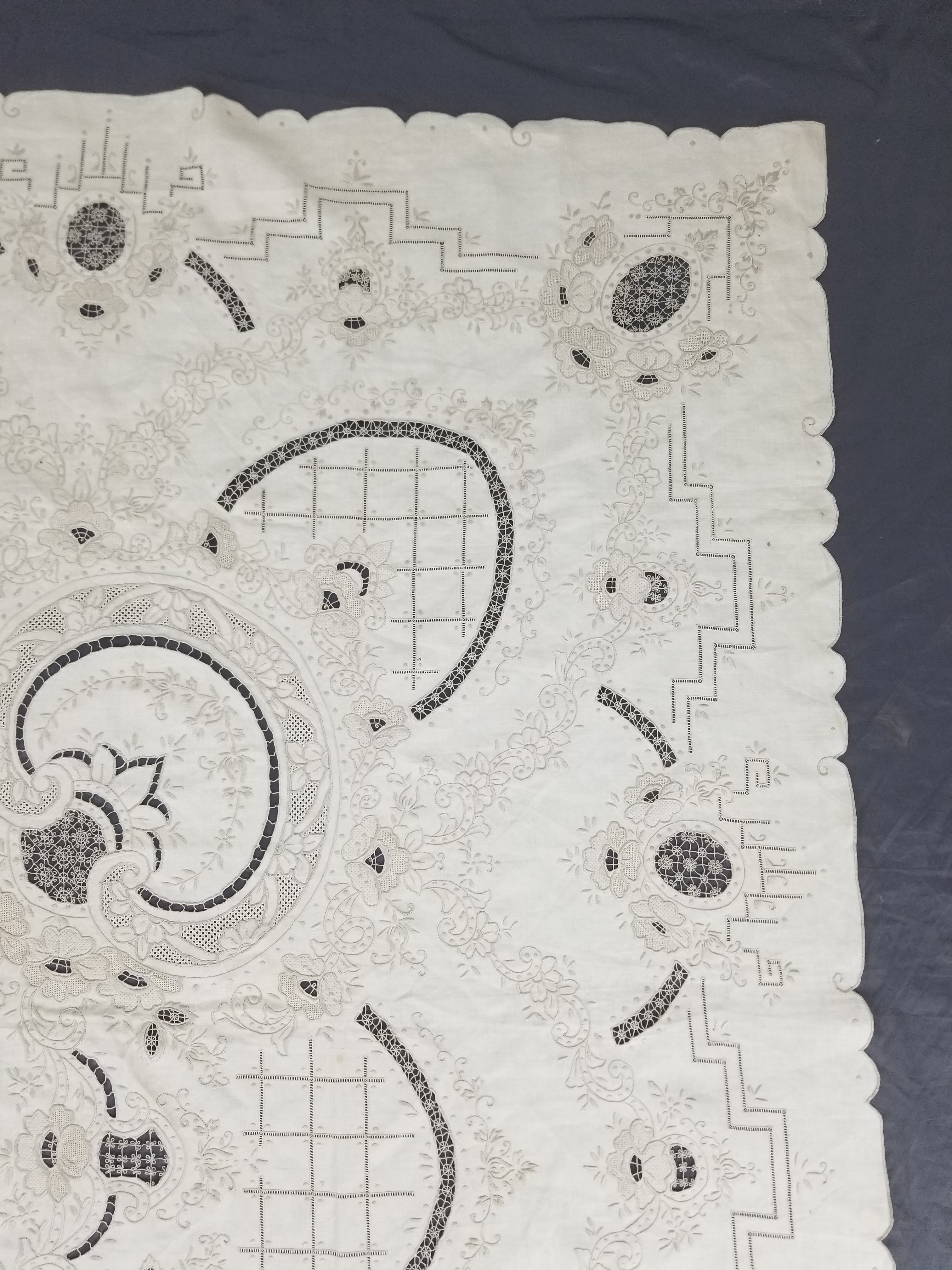 Vintage European Madeira Style Hand Embroidered Cutwork Tablecloth 306x170cm