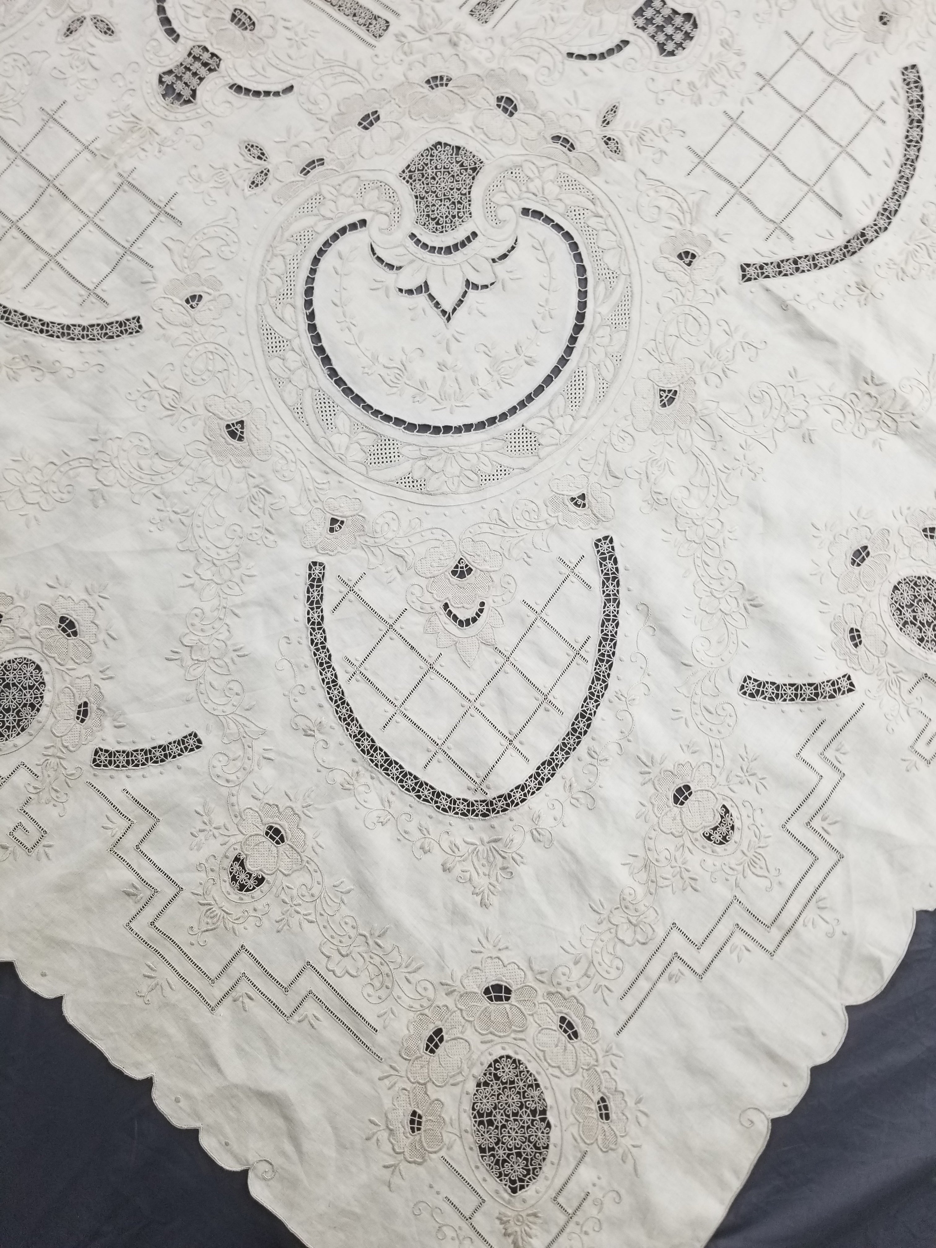 Vintage European Madeira Style Hand Embroidered Cutwork Tablecloth 306x170cm