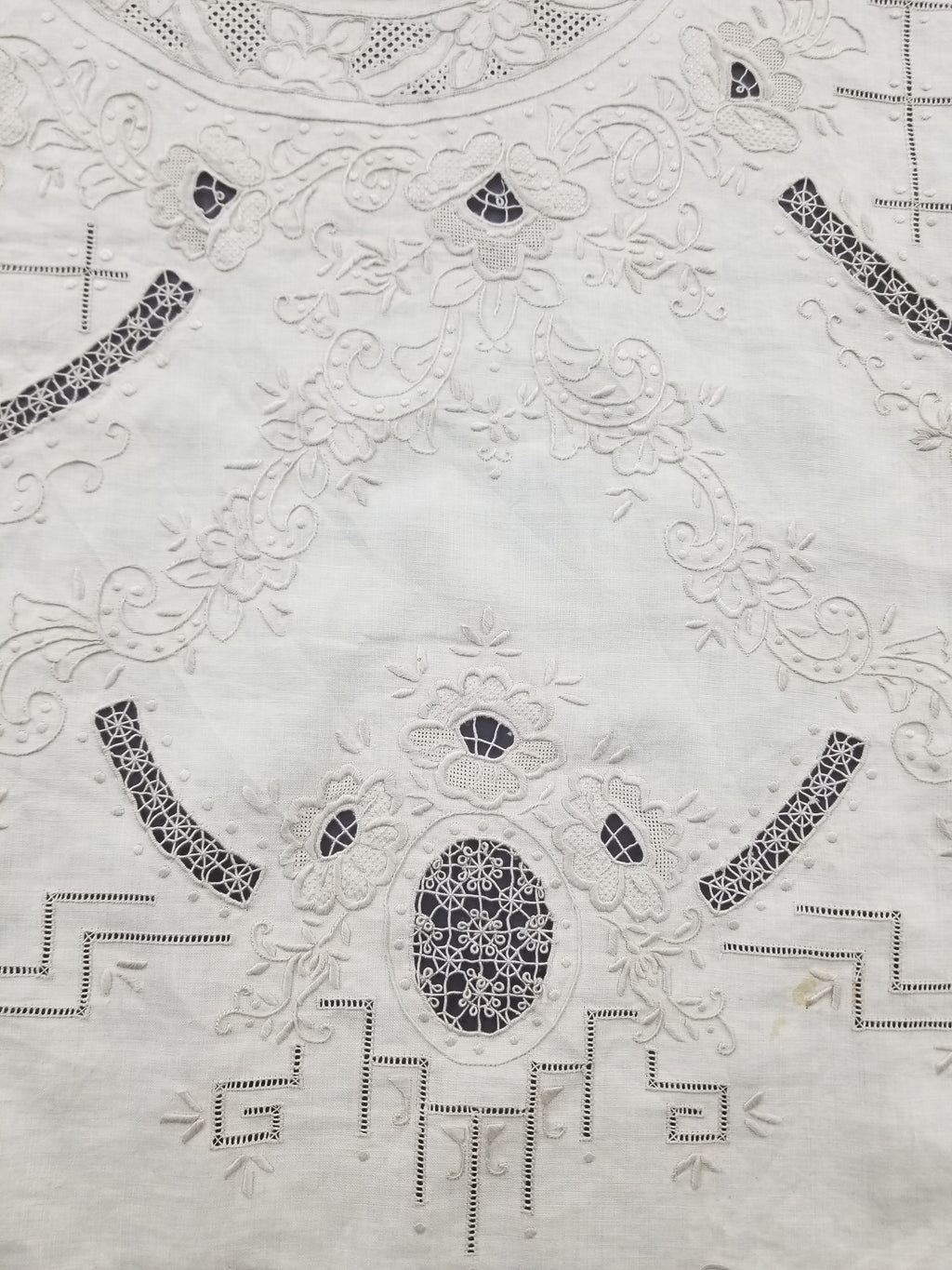 Vintage European Madeira Style Hand Embroidered Cutwork Tablecloth 306x170cm