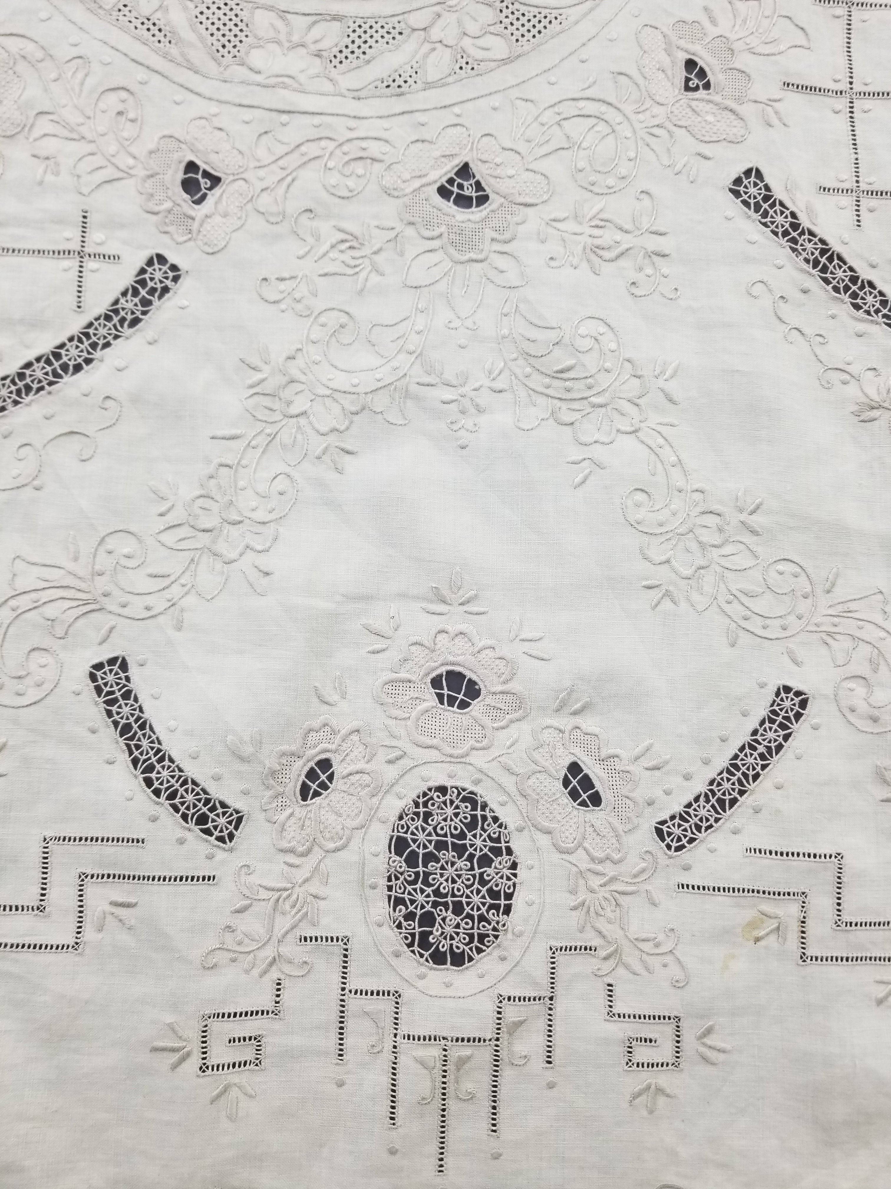 Vintage European Madeira Style Hand Embroidered Cutwork Tablecloth 306x170cm