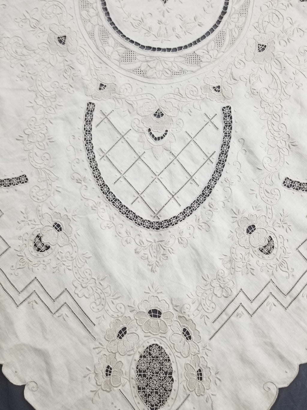 Vintage European Madeira Style Hand Embroidered Cutwork Tablecloth 306x170cm