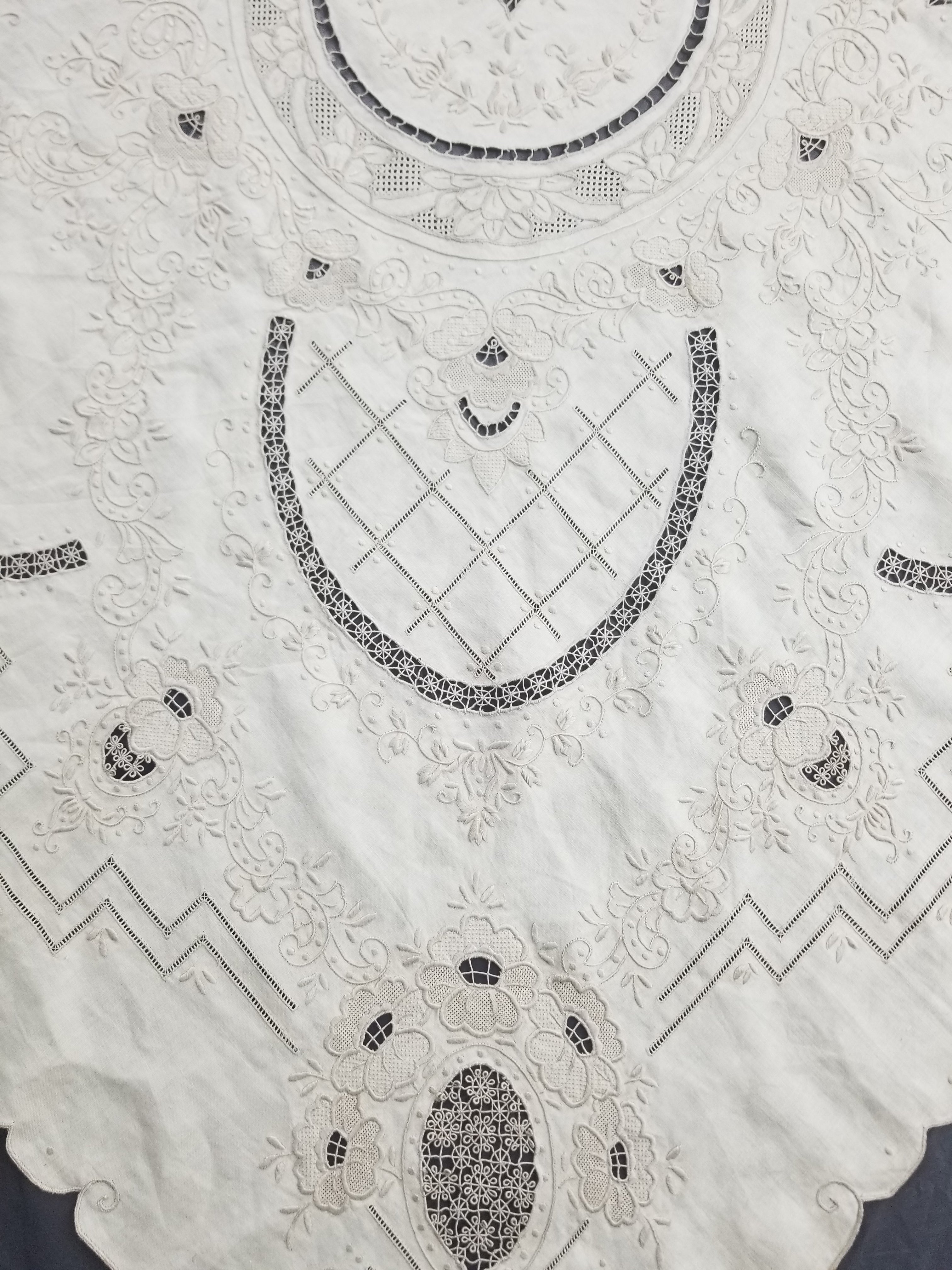 Vintage European Madeira Style Hand Embroidered Cutwork Tablecloth 306x170cm