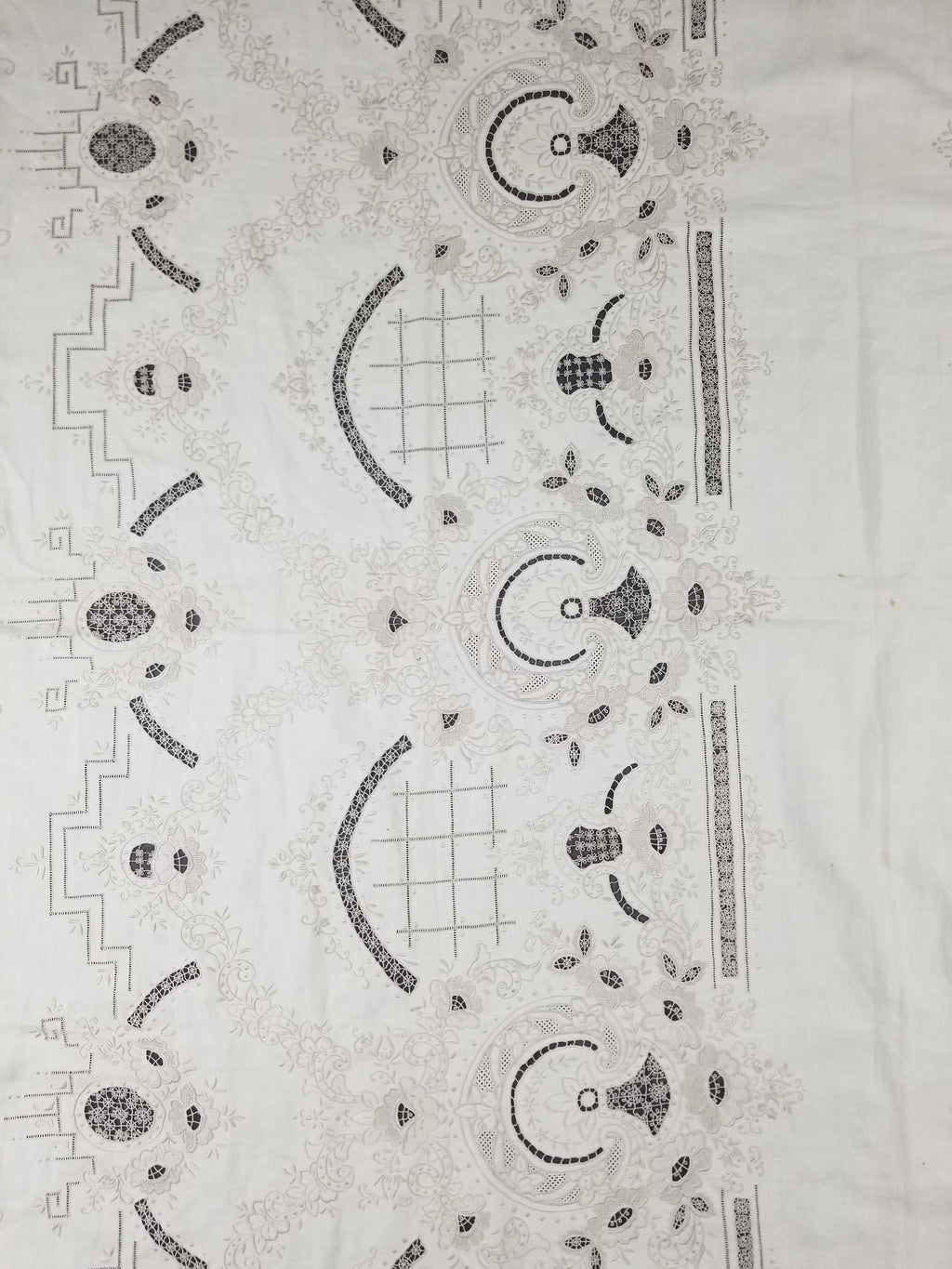 Vintage European Madeira Style Hand Embroidered Cutwork Tablecloth 306x170cm