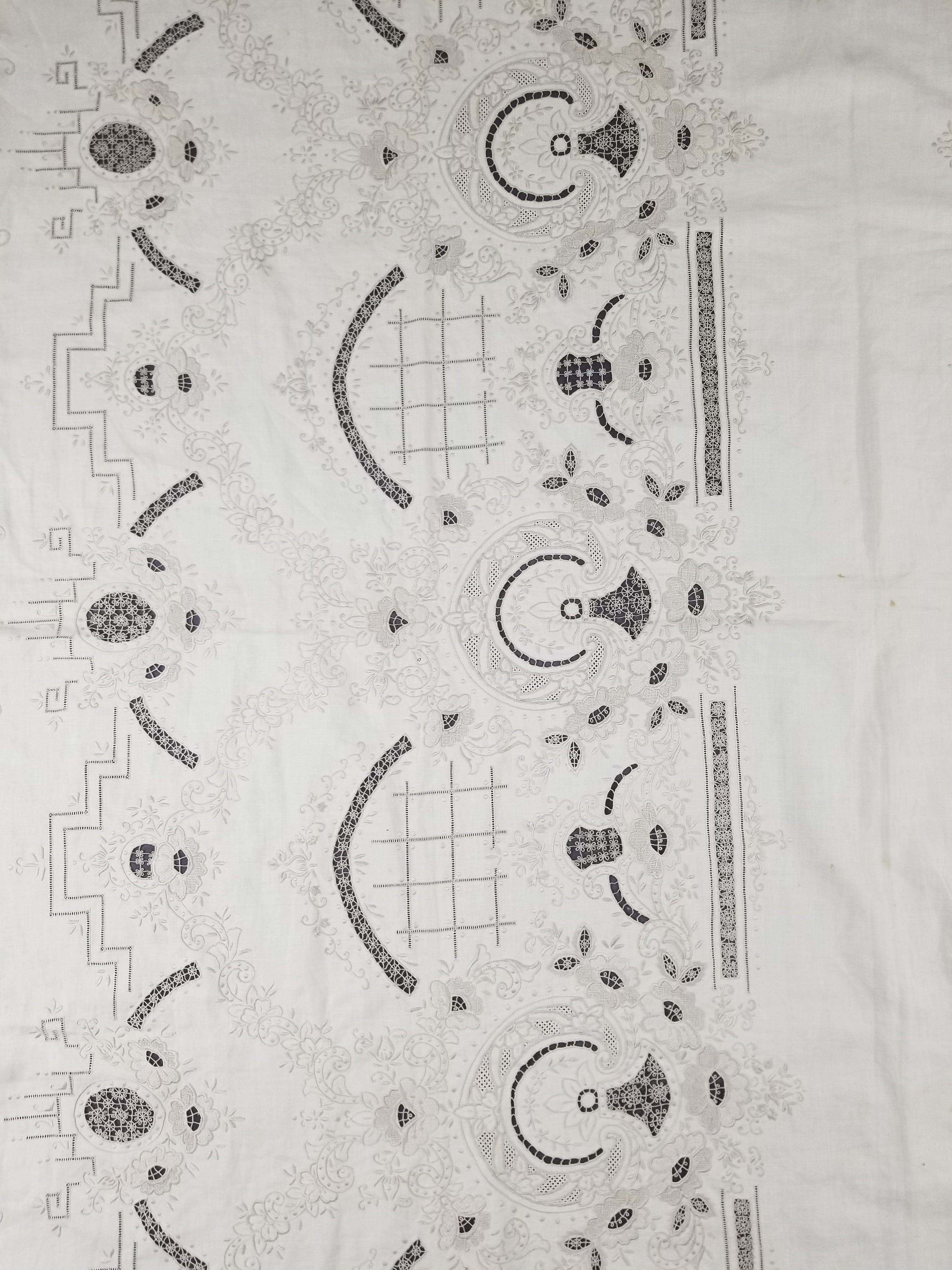 Vintage European Madeira Style Hand Embroidered Cutwork Tablecloth 306x170cm