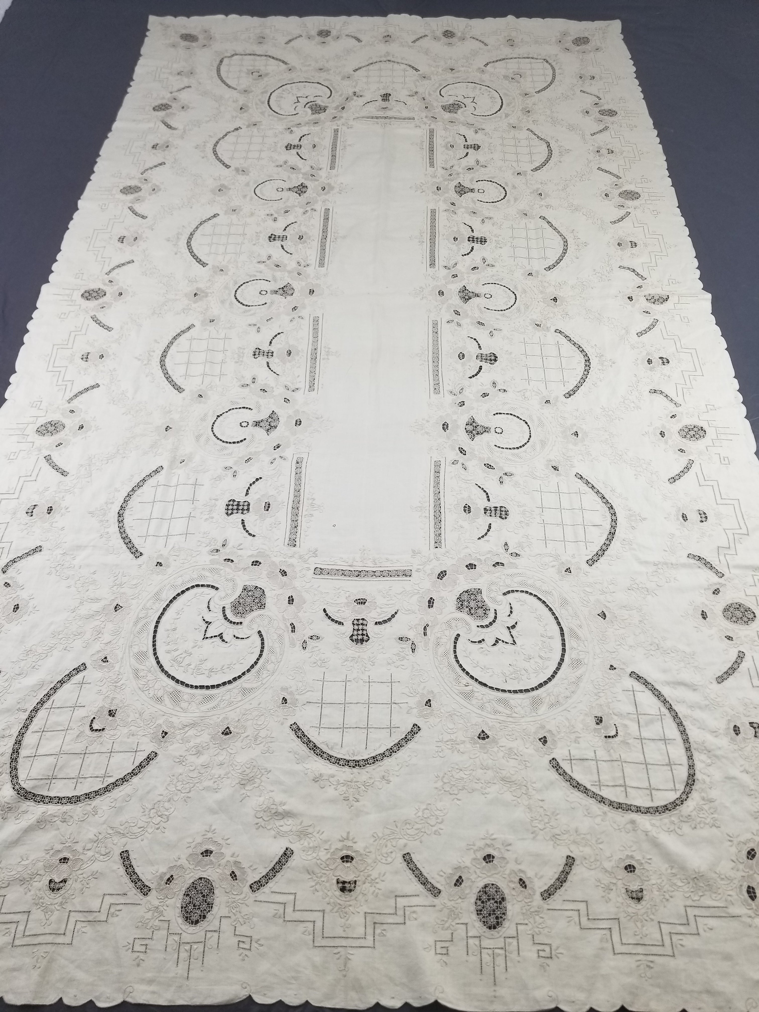 Vintage European Madeira Style Hand Embroidered Cutwork Tablecloth 306x170cm