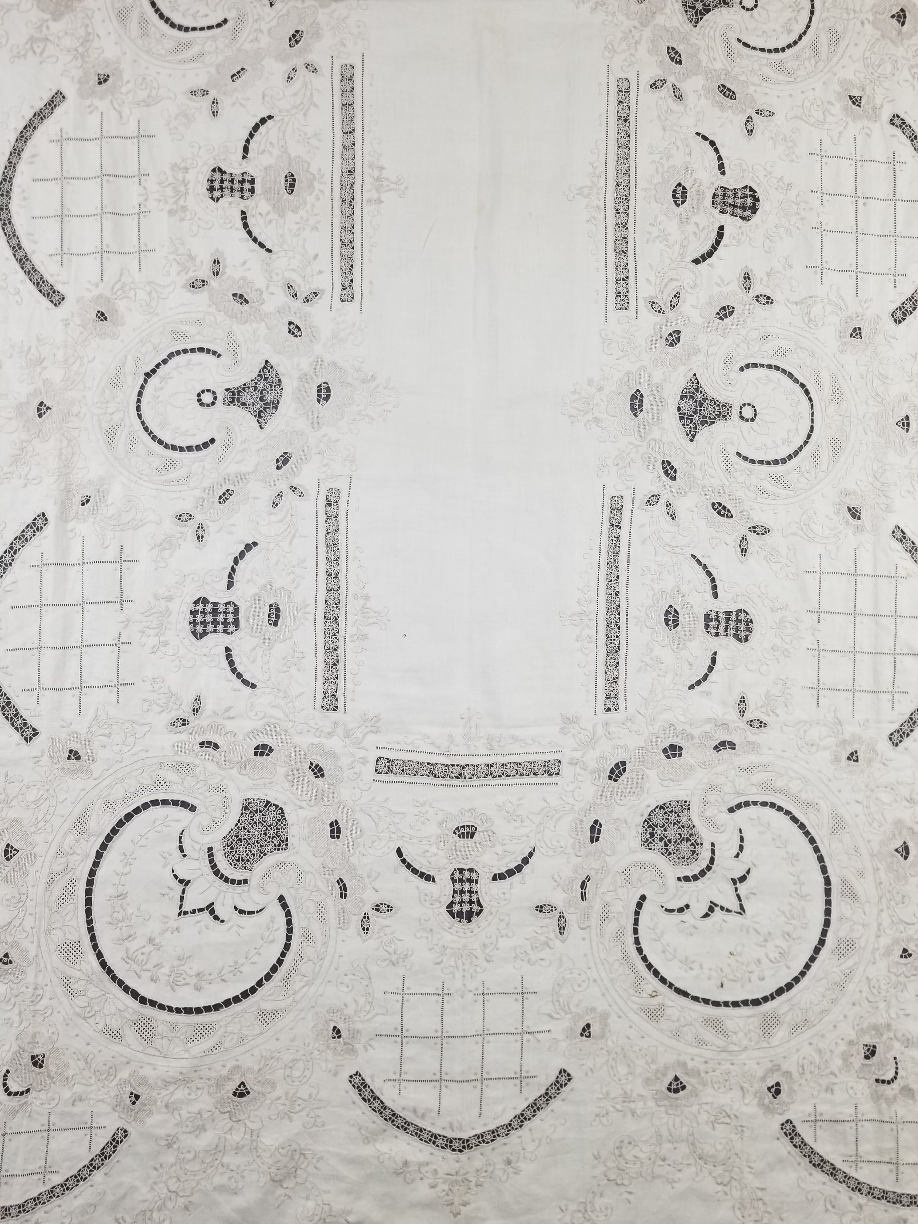 Vintage European Madeira Style Hand Embroidered Cutwork Tablecloth 306x170cm