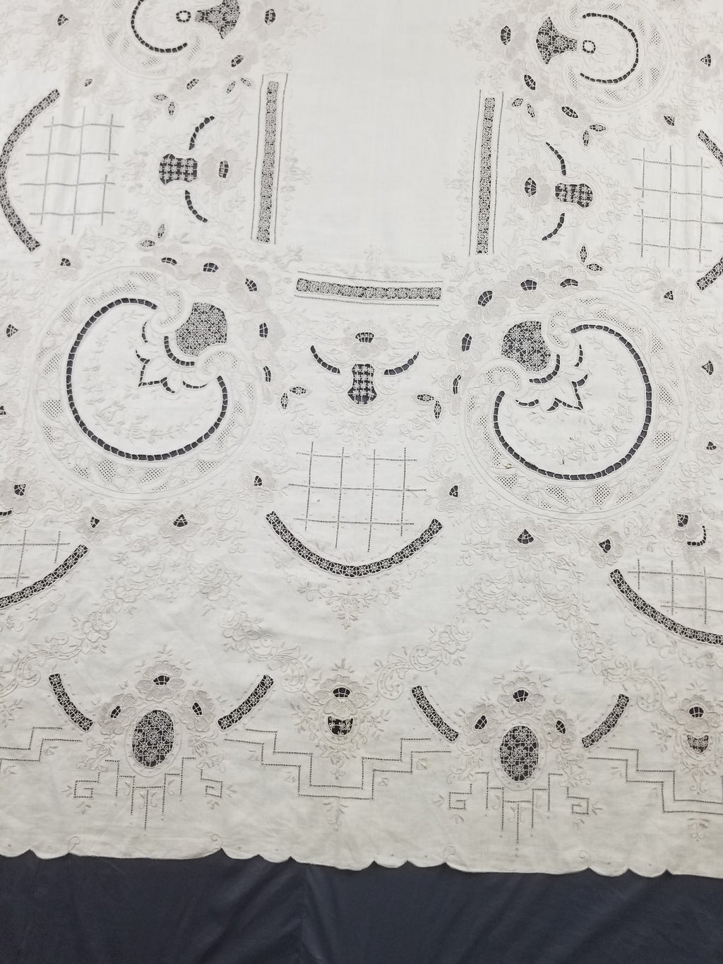 Vintage European Madeira Style Hand Embroidered Cutwork Tablecloth 306x170cm