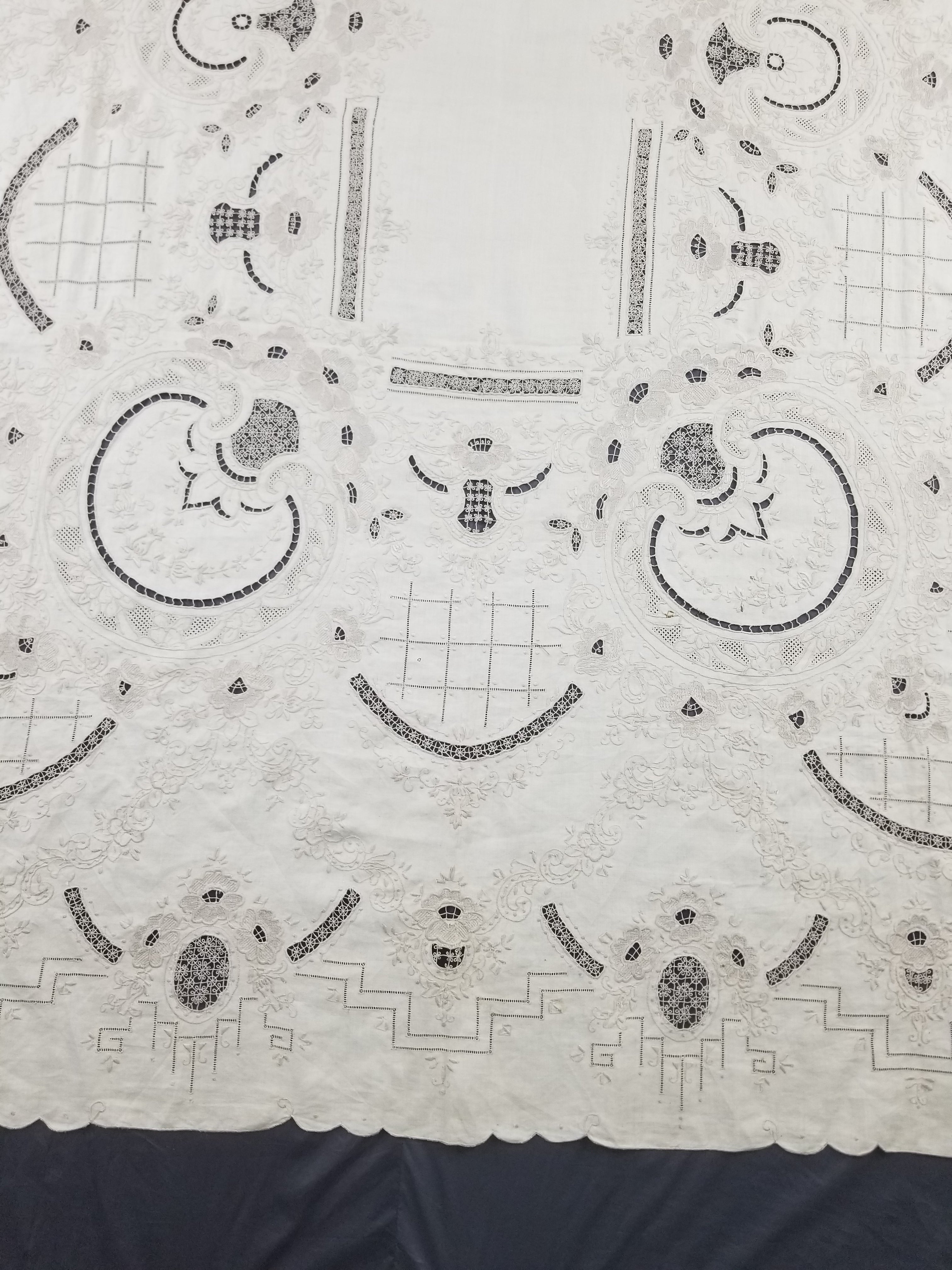 Vintage European Madeira Style Hand Embroidered Cutwork Tablecloth 306x170cm