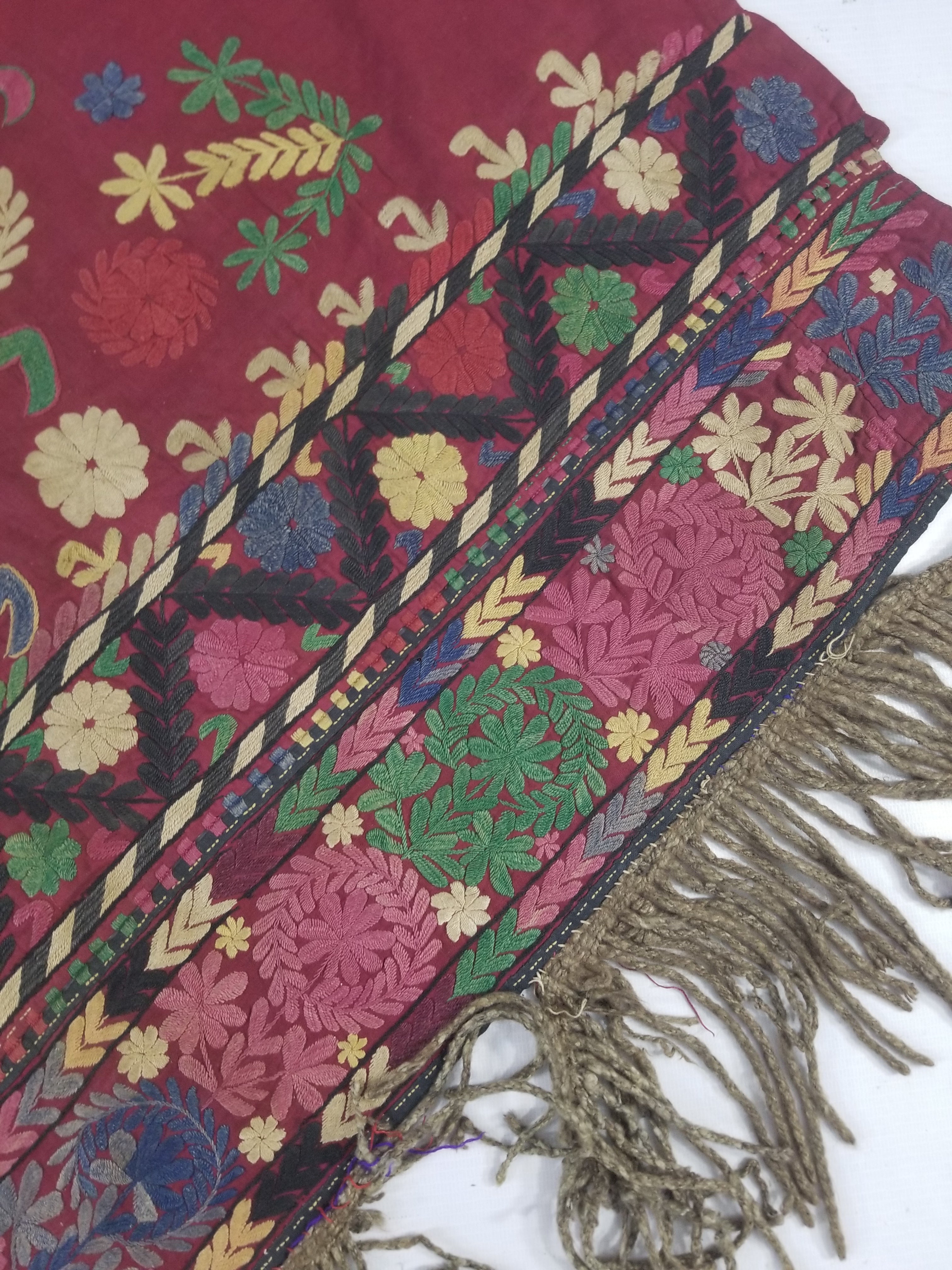 Antique Traditionl Uzbek Lakai Embroidered Floral Wall Hanging/Shawl 66x66cm