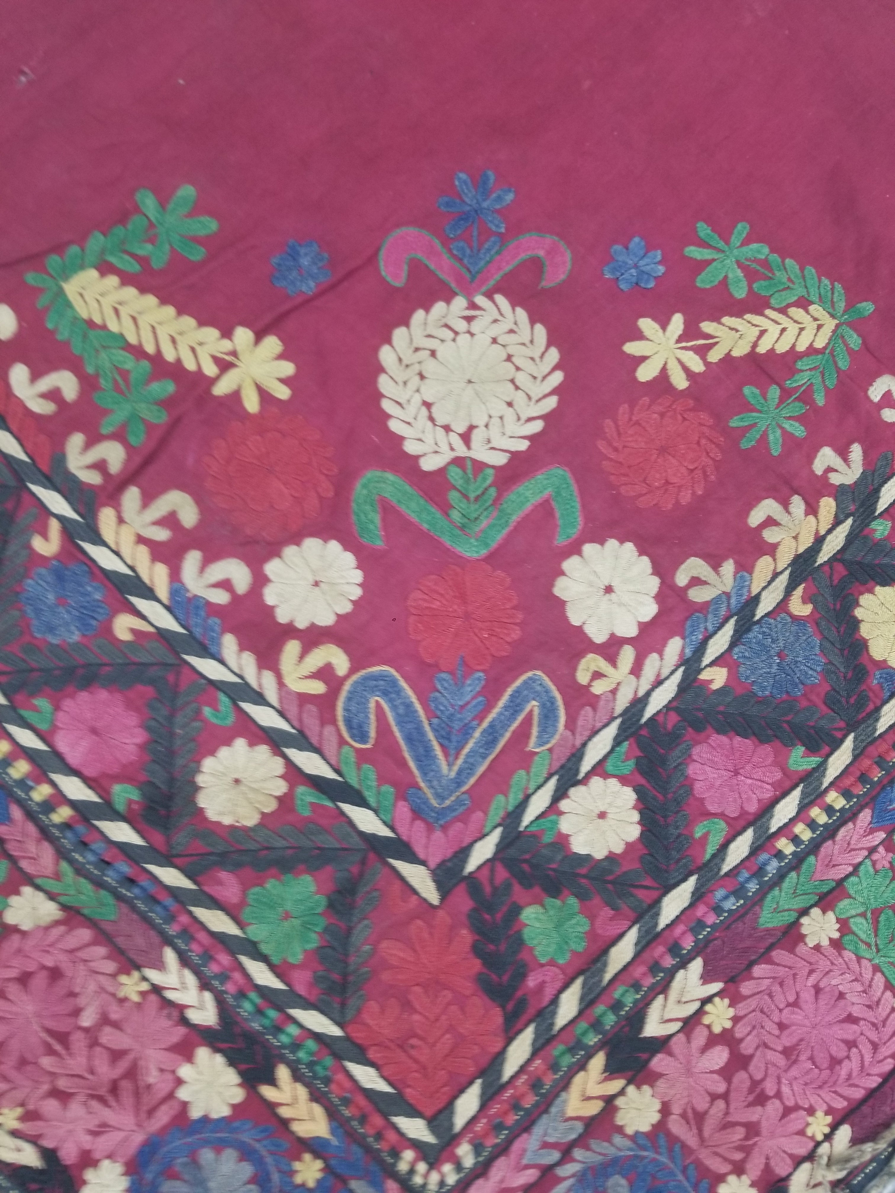 Antique Traditionl Uzbek Lakai Embroidered Floral Wall Hanging/Shawl 66x66cm