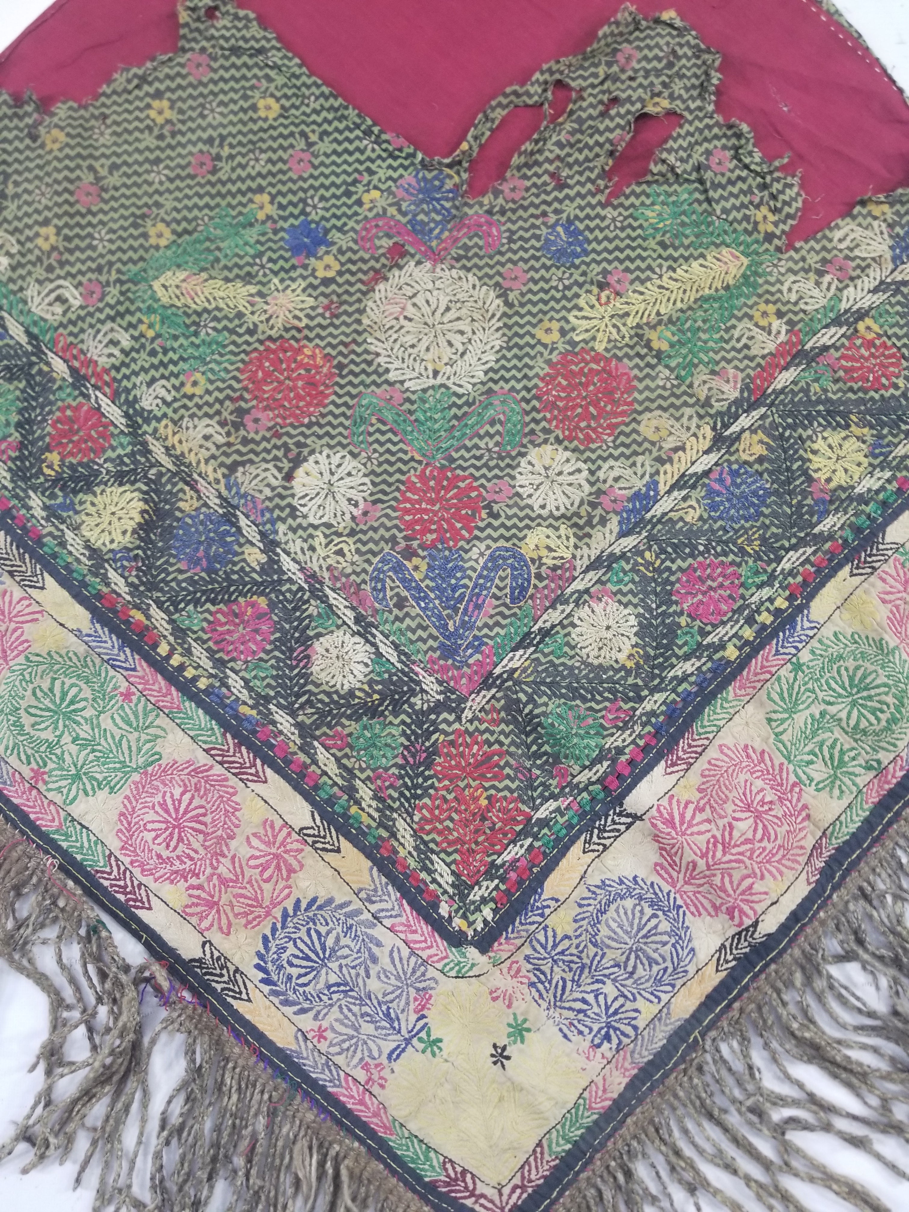 Antique Traditionl Uzbek Lakai Embroidered Floral Wall Hanging/Shawl 66x66cm