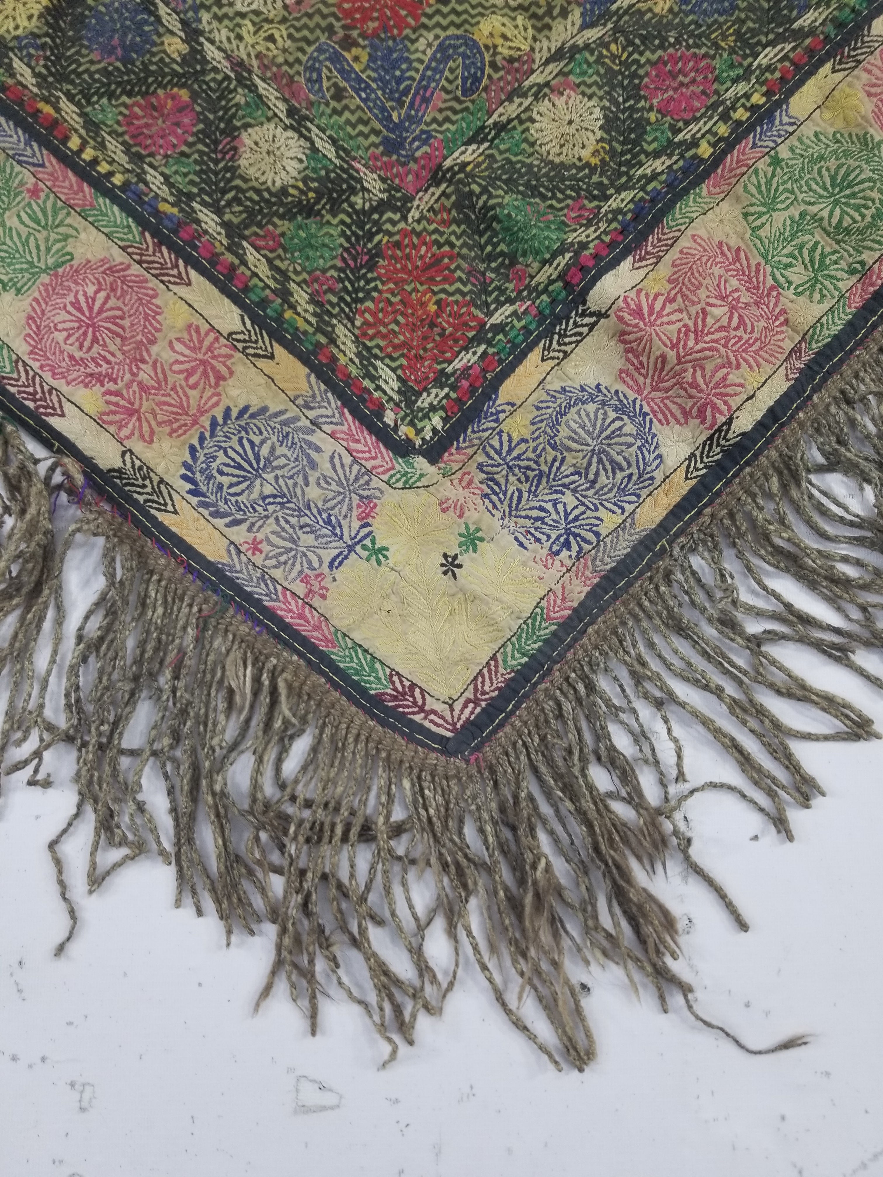 Antique Traditionl Uzbek Lakai Embroidered Floral Wall Hanging/Shawl 66x66cm