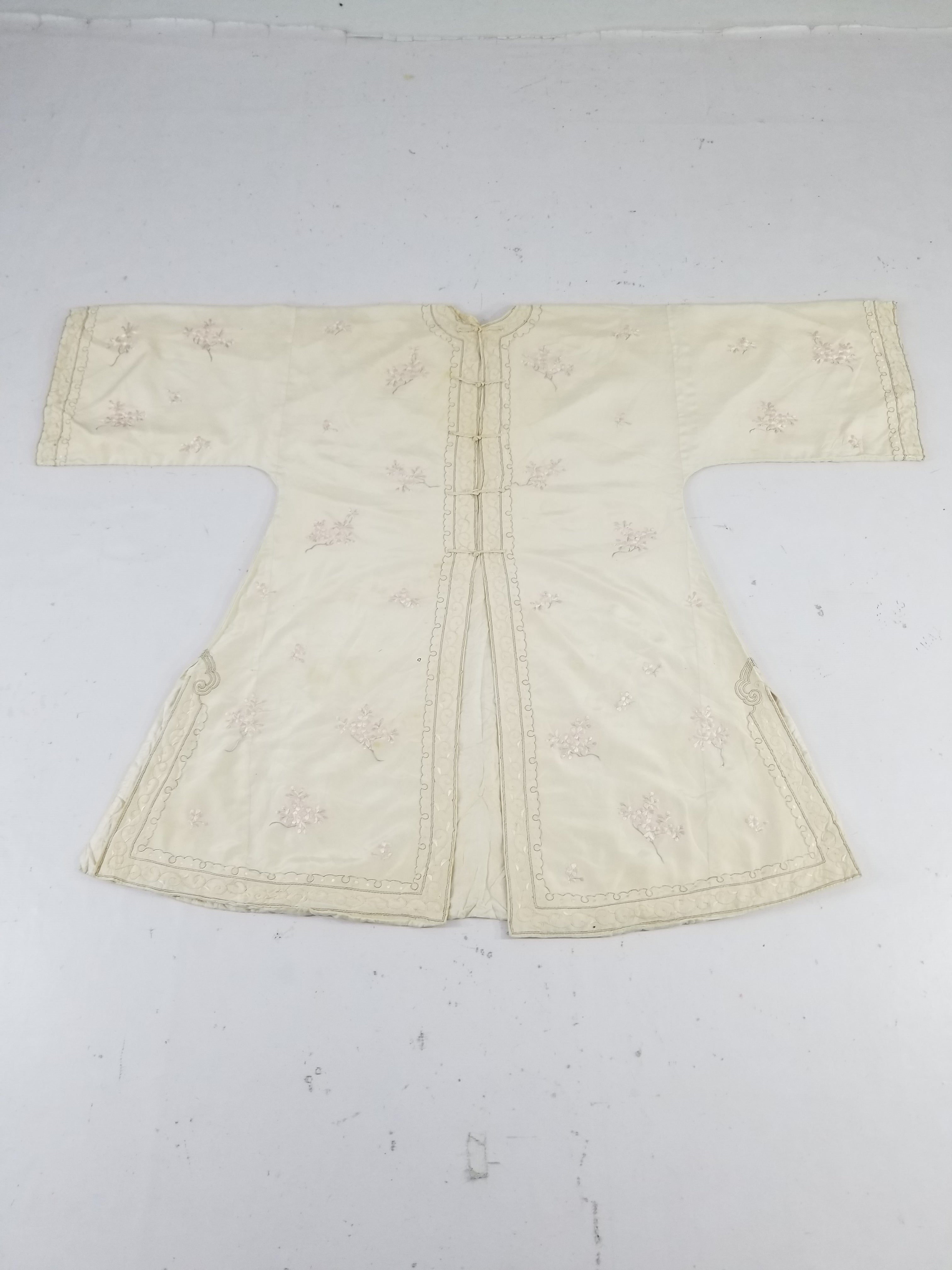 Vintage Japanese Floral Embroidered Frog Closures Silk Jacket