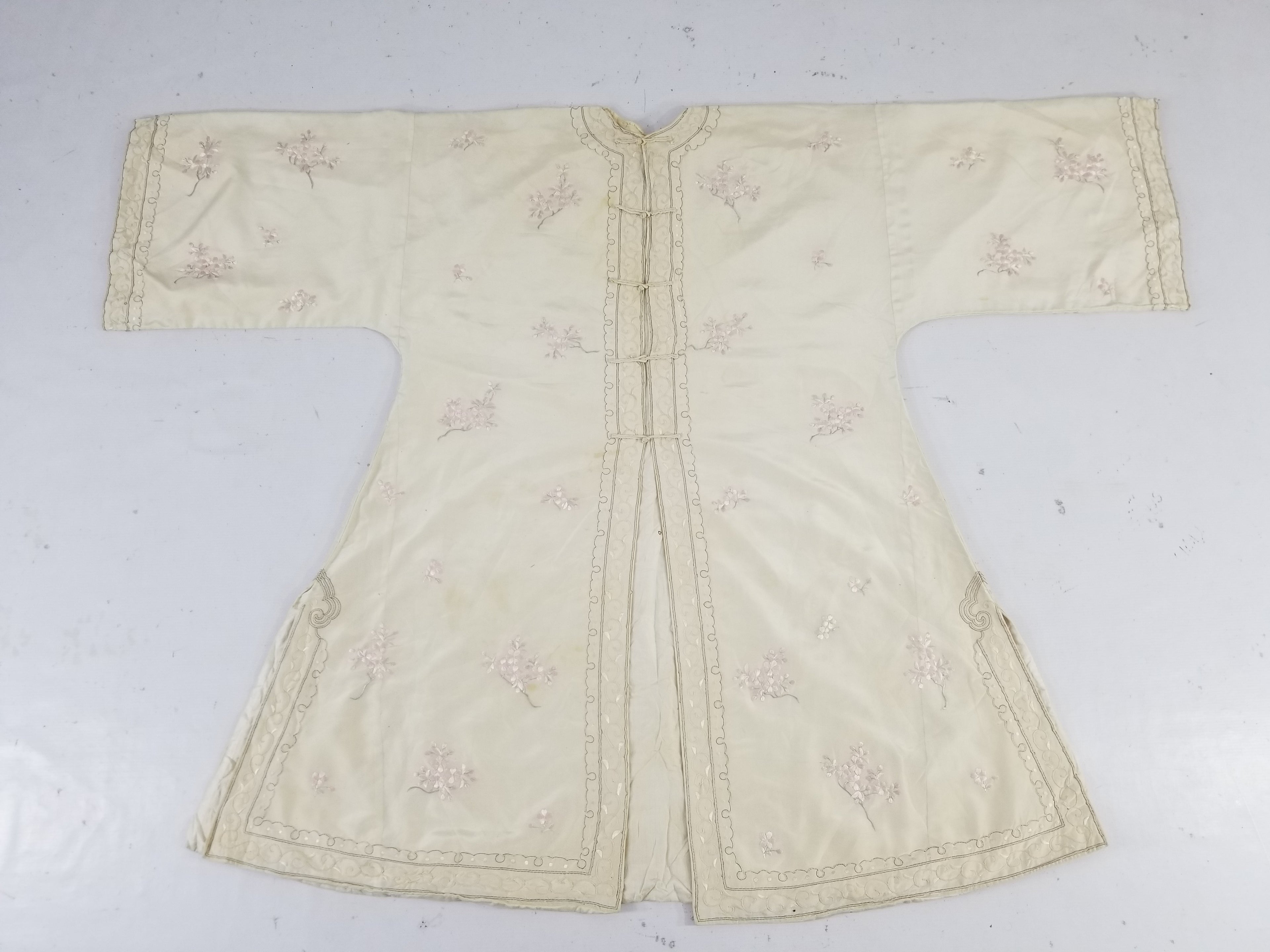Vintage Japanese Floral Embroidered Frog Closures Silk Jacket