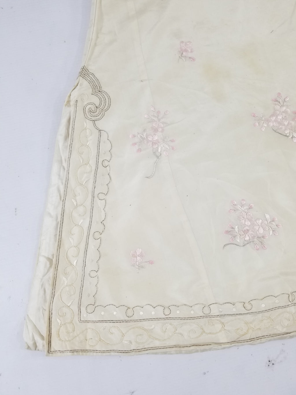 Vintage Japanese Floral Embroidered Frog Closures Silk Jacket