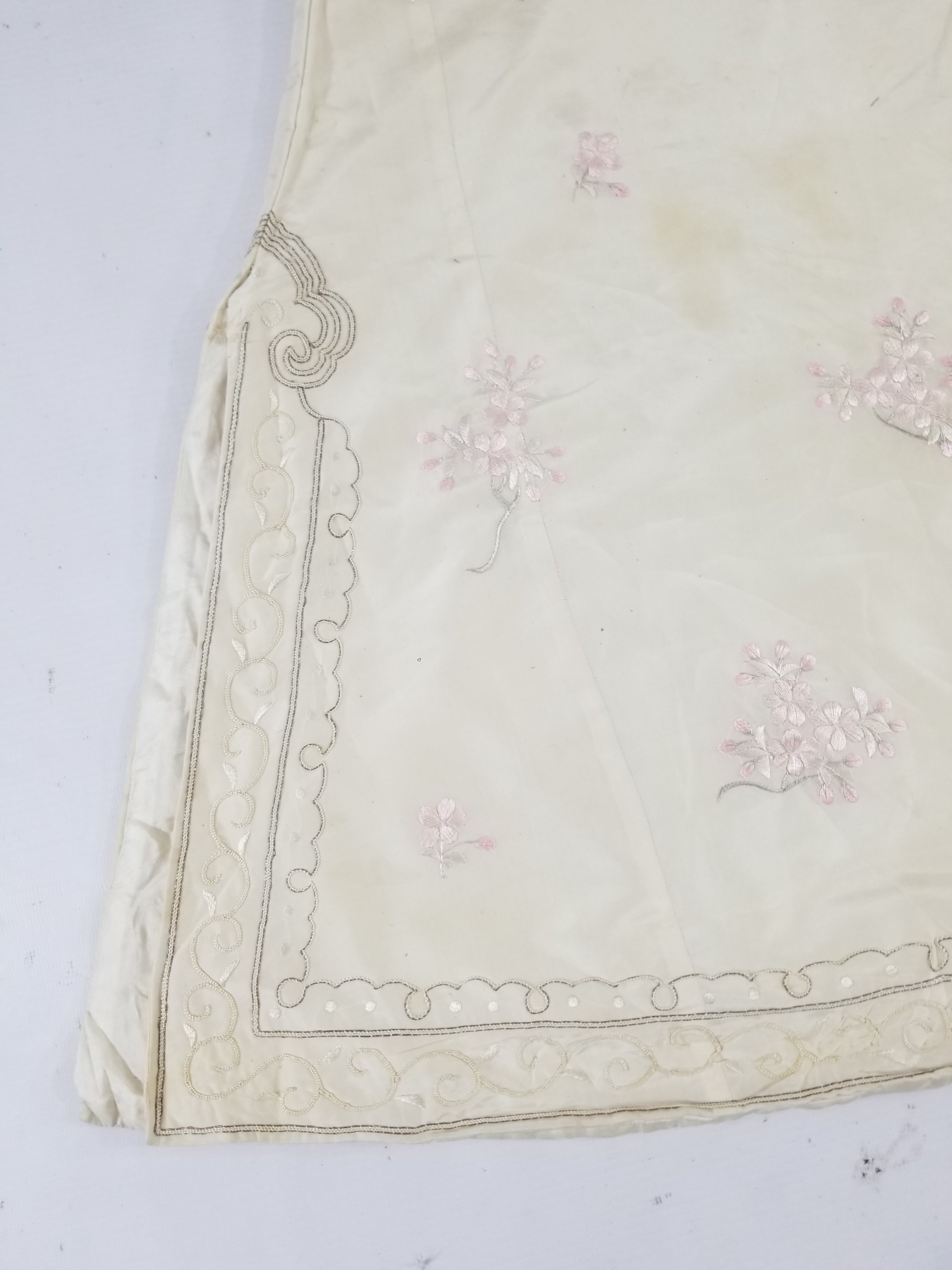 Vintage Japanese Floral Embroidered Frog Closures Silk Jacket