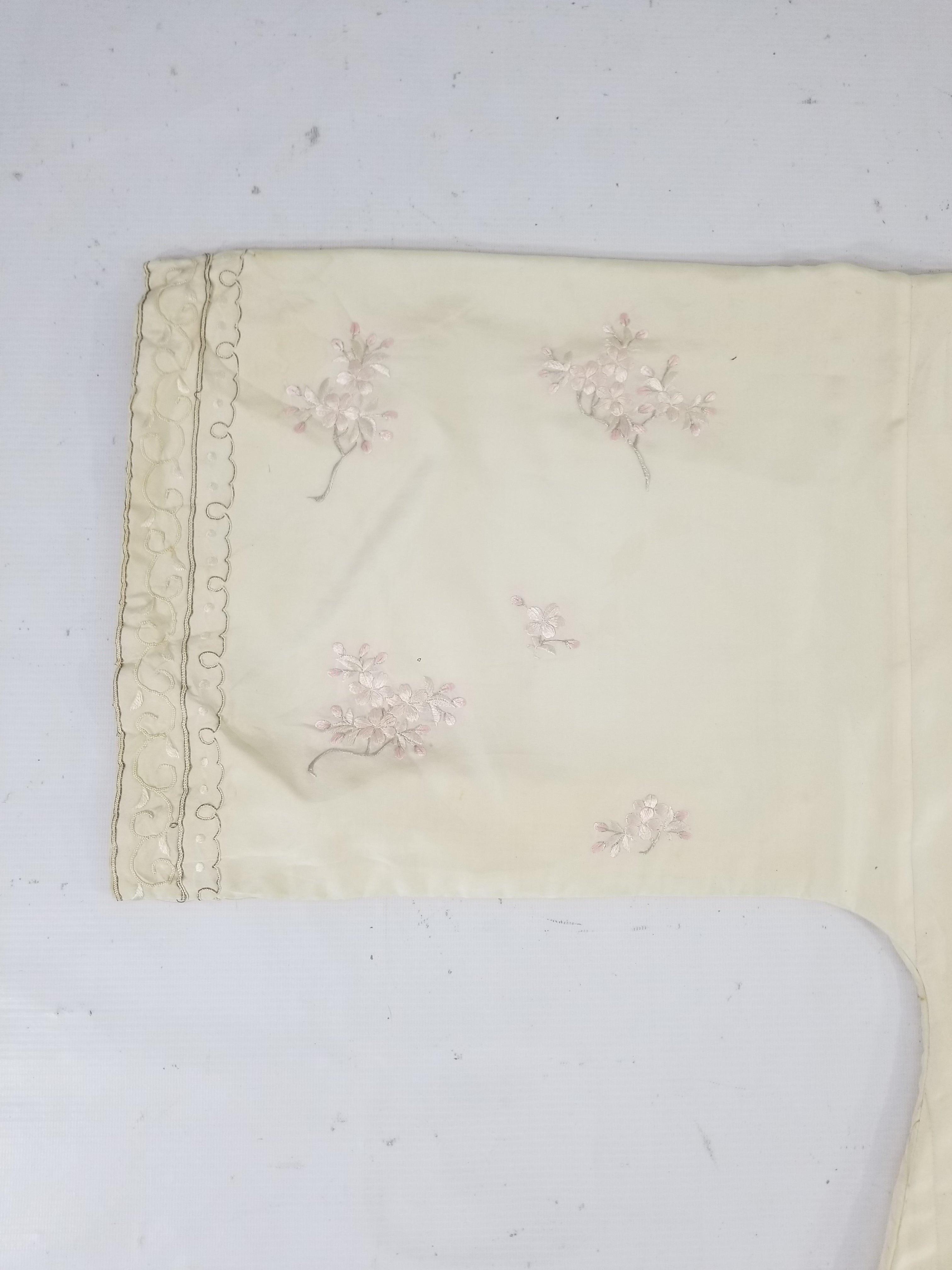 Vintage Japanese Floral Embroidered Frog Closures Silk Jacket