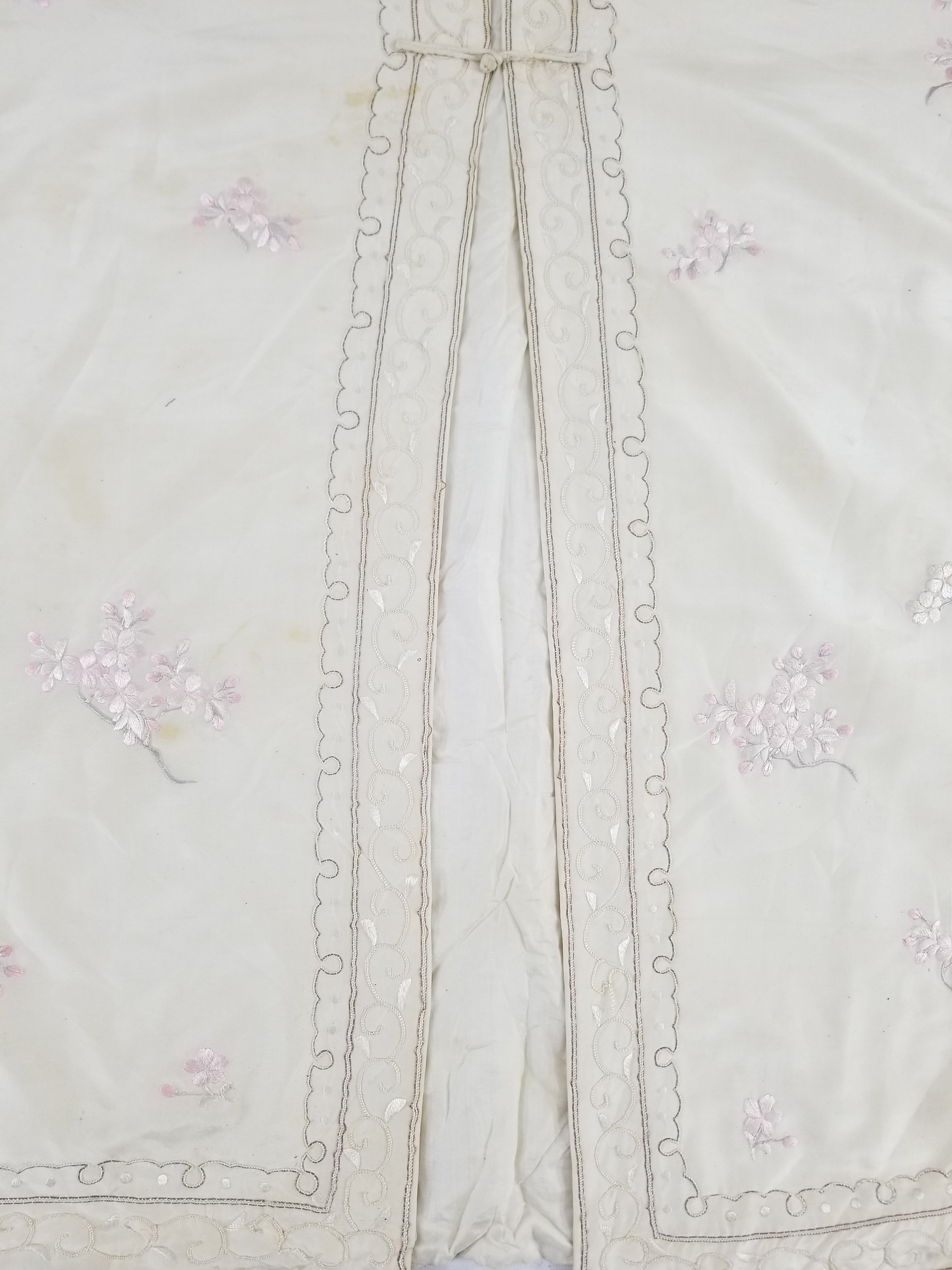 Vintage Japanese Floral Embroidered Frog Closures Silk Jacket