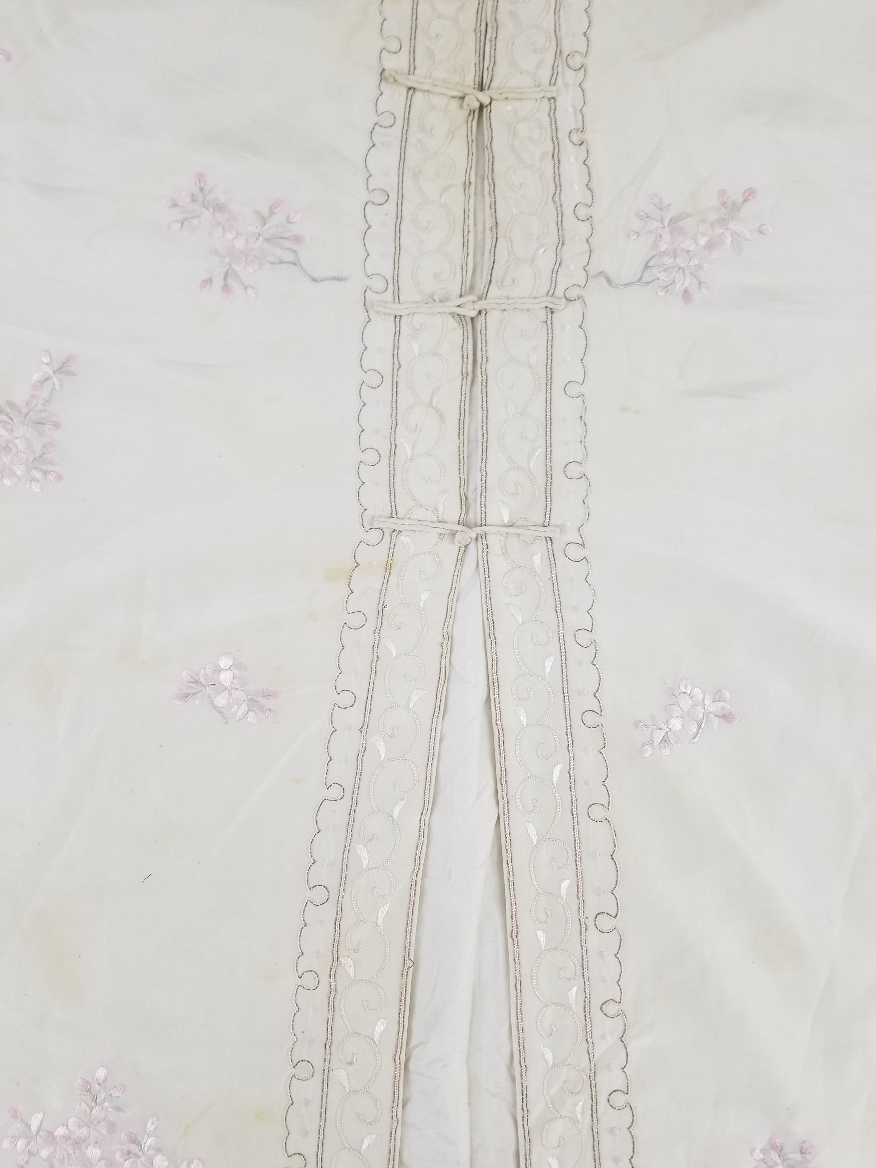 Vintage Japanese Floral Embroidered Frog Closures Silk Jacket