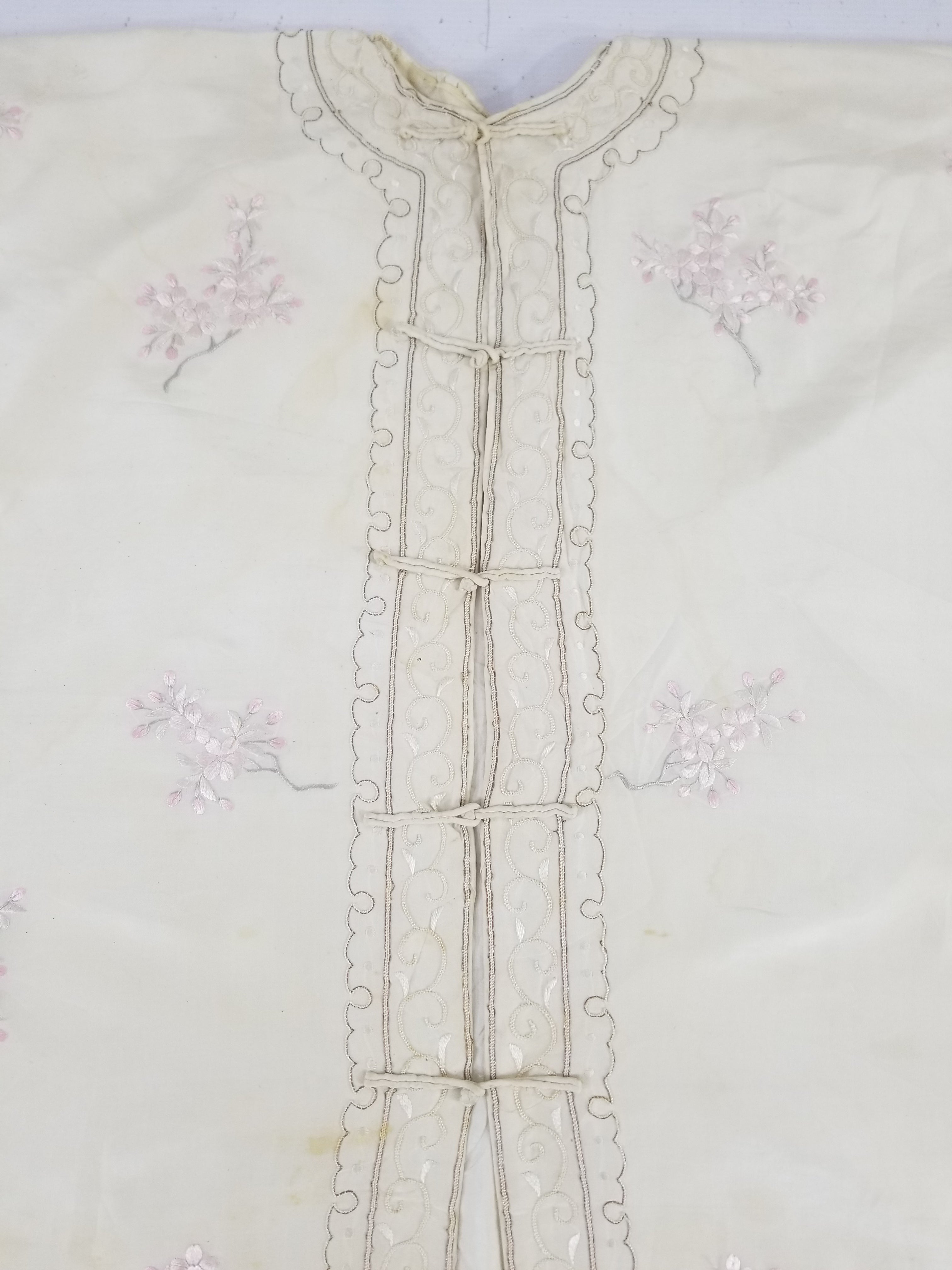 Vintage Japanese Floral Embroidered Frog Closures Silk Jacket