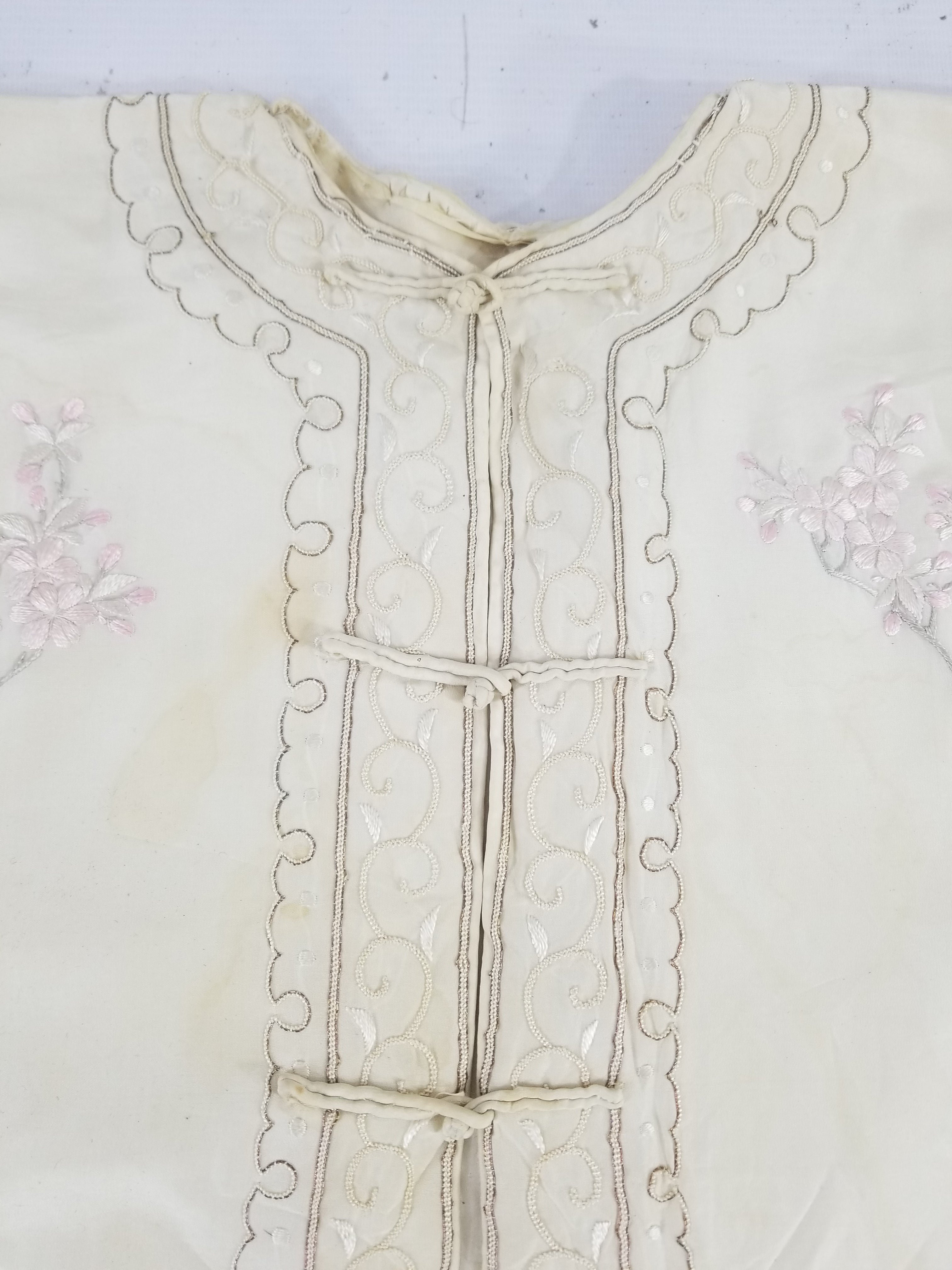 Vintage Japanese Floral Embroidered Frog Closures Silk Jacket