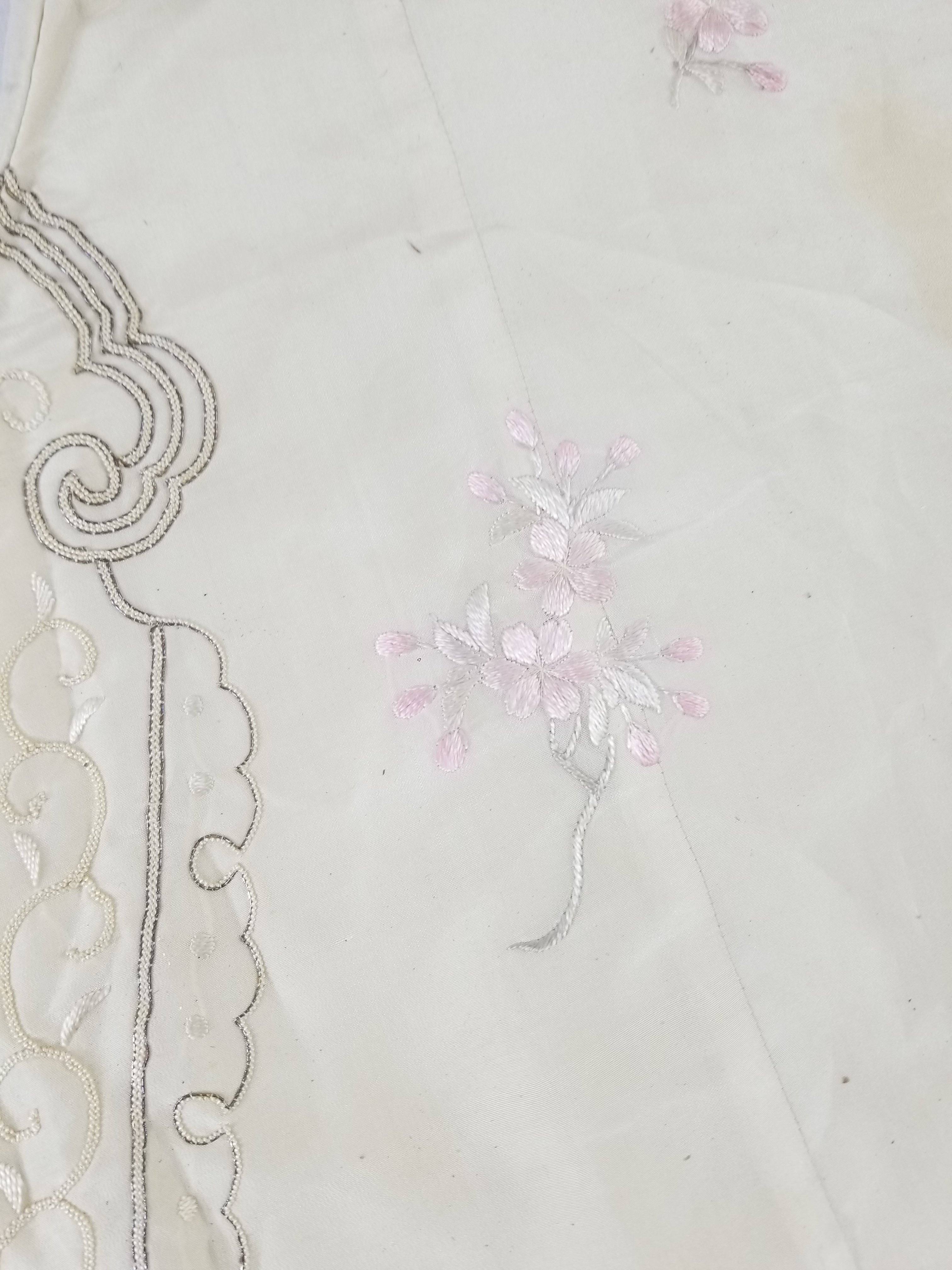Vintage Japanese Floral Embroidered Frog Closures Silk Jacket