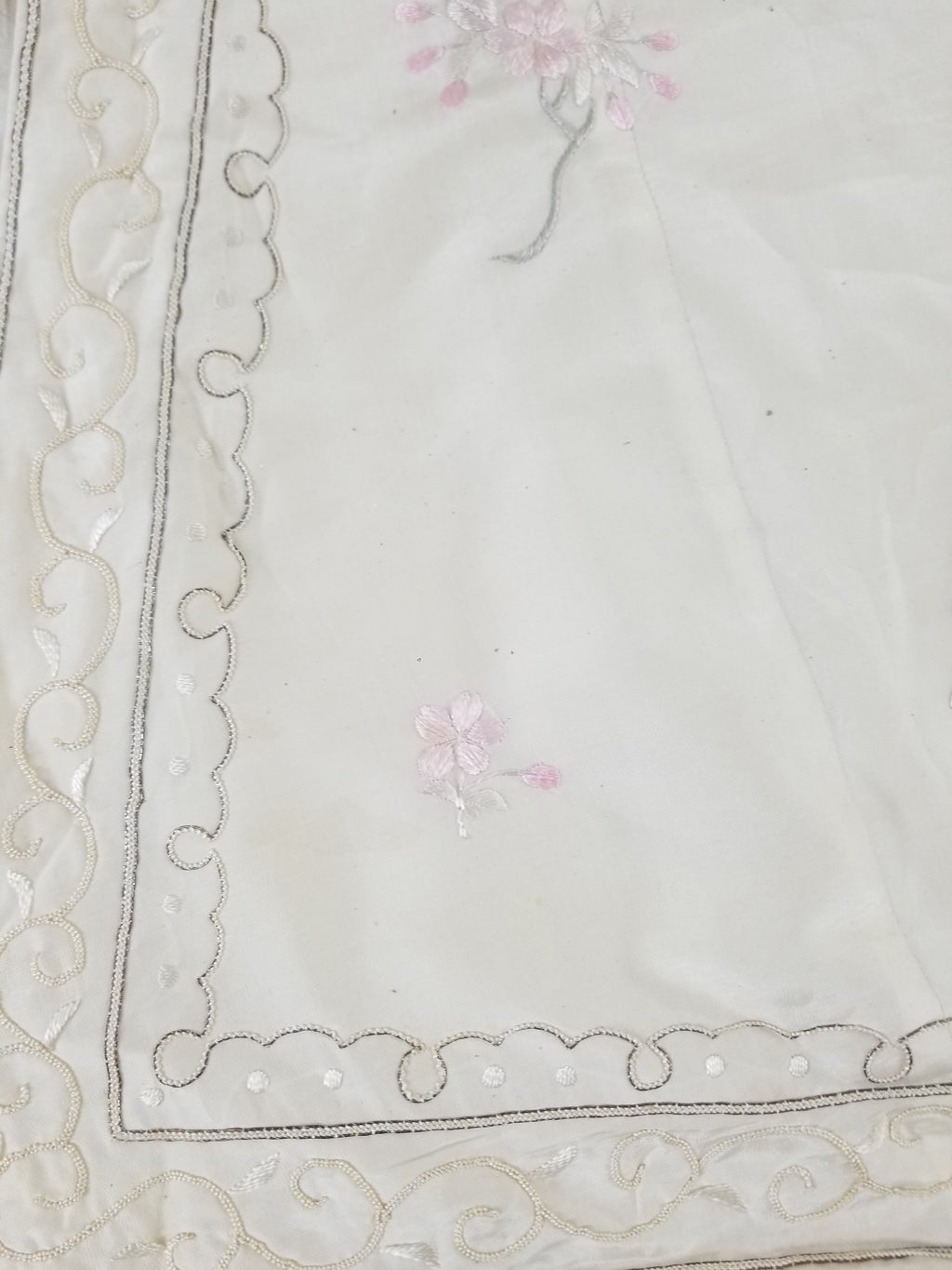 Vintage Japanese Floral Embroidered Frog Closures Silk Jacket