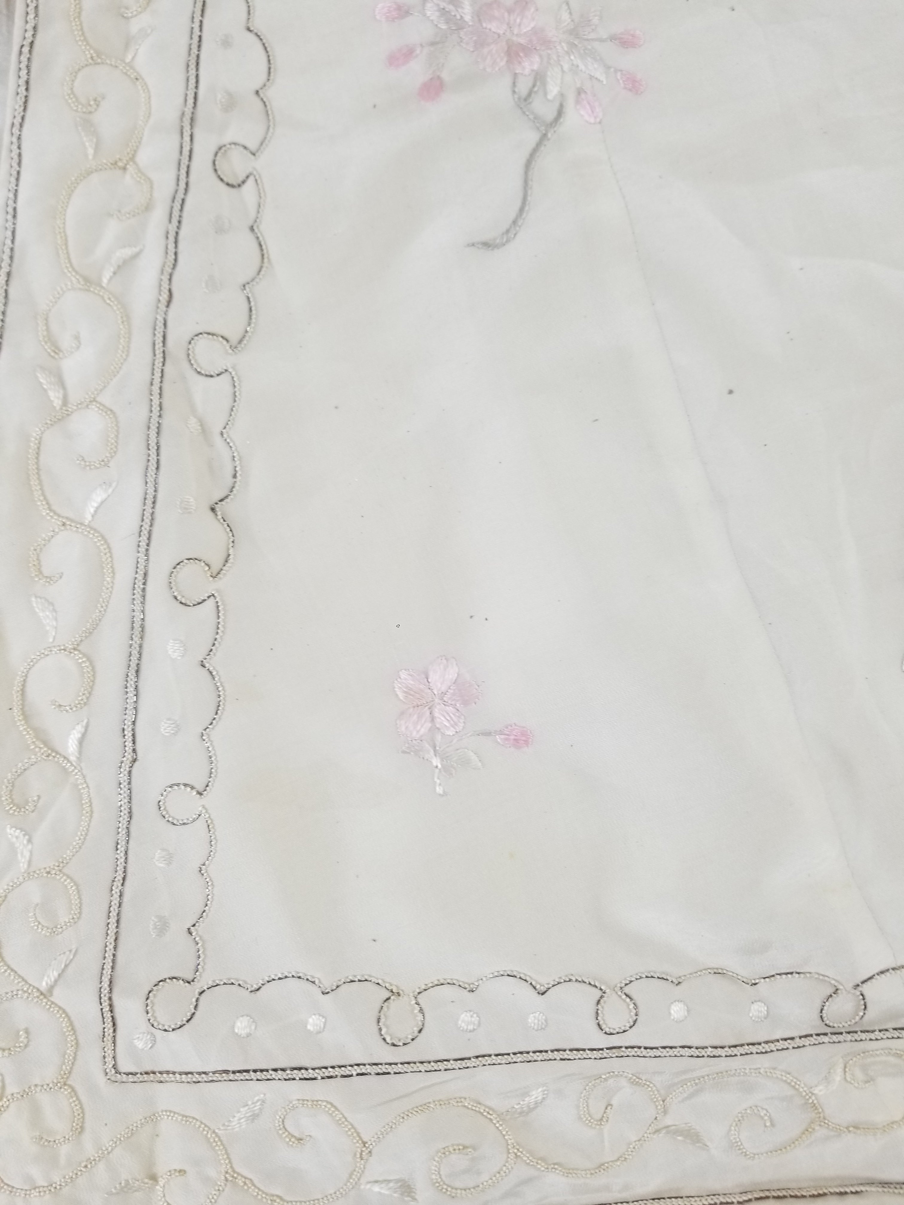 Vintage Japanese Floral Embroidered Frog Closures Silk Jacket