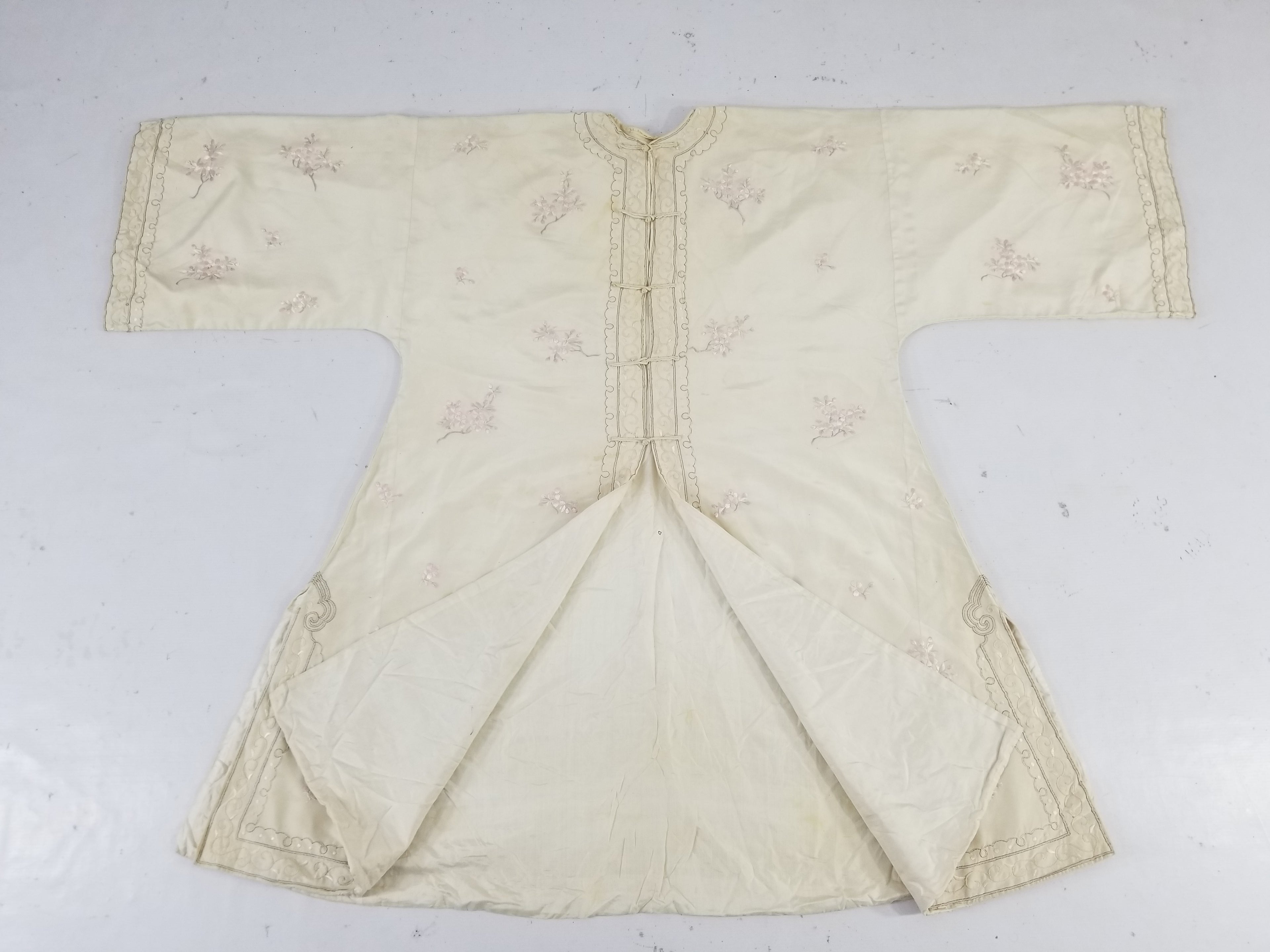 Vintage Japanese Floral Embroidered Frog Closures Silk Jacket